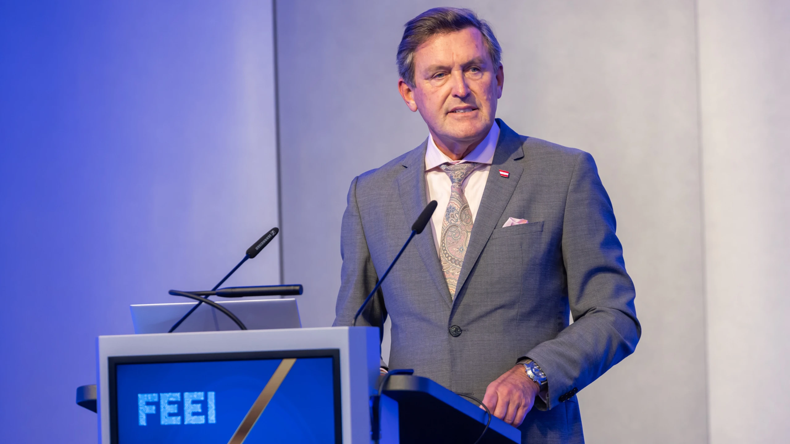 Hanke sieht Wirtschaft in „aufwendigen und schwierigen Zeiten“