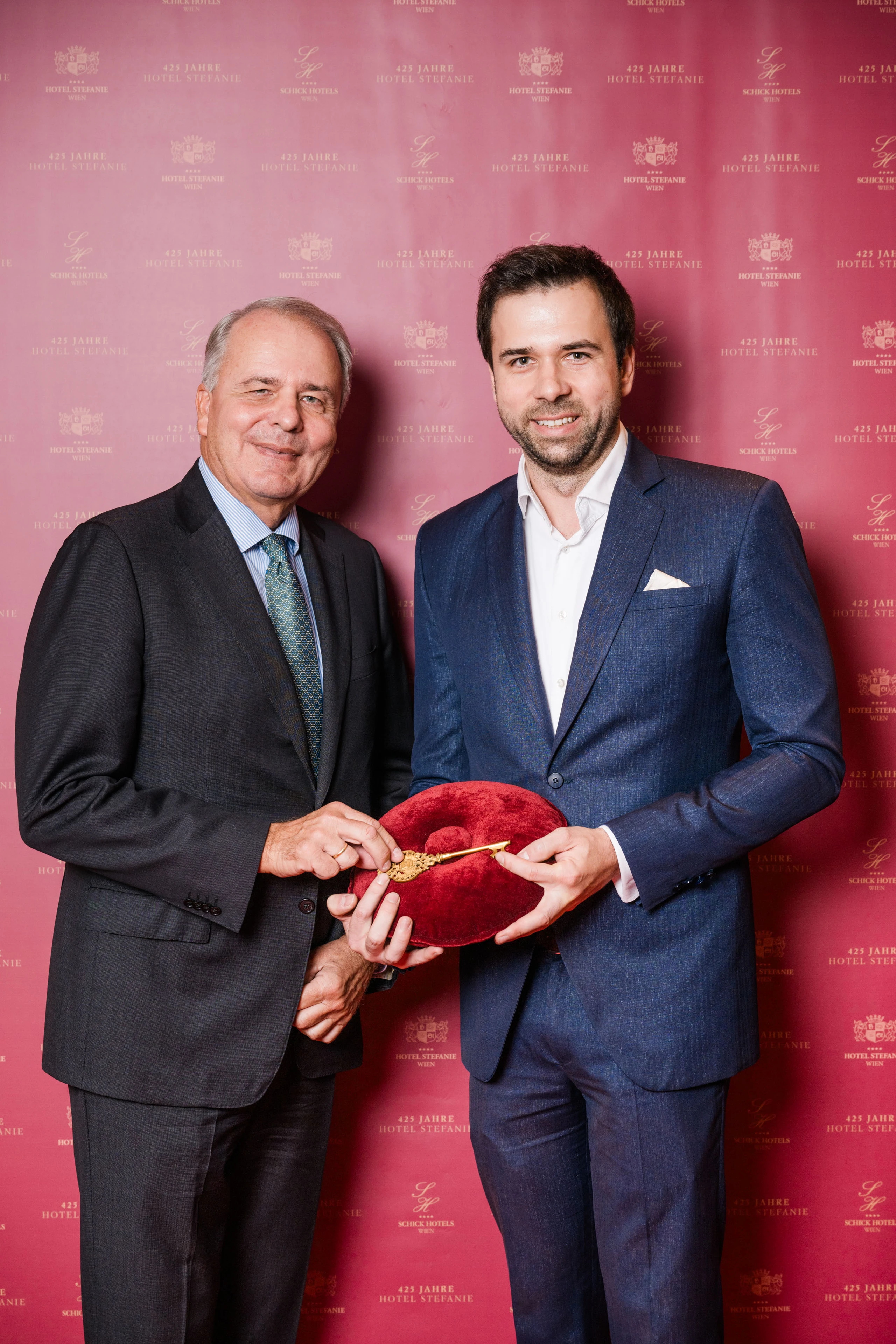 425 Jahre Hotel Stefanie: Schick Hotels feiern Jubiläum und Generationenwechsel