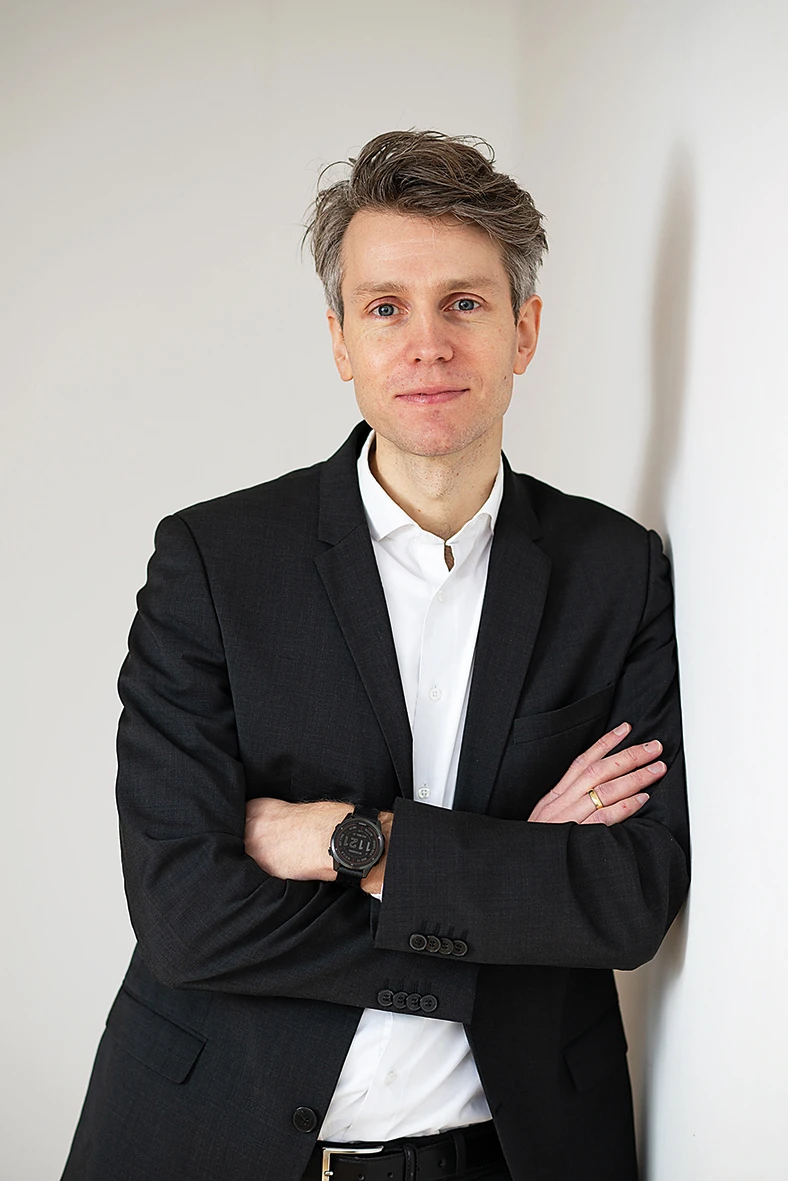 © ELISABETH MANDL Blurred image background