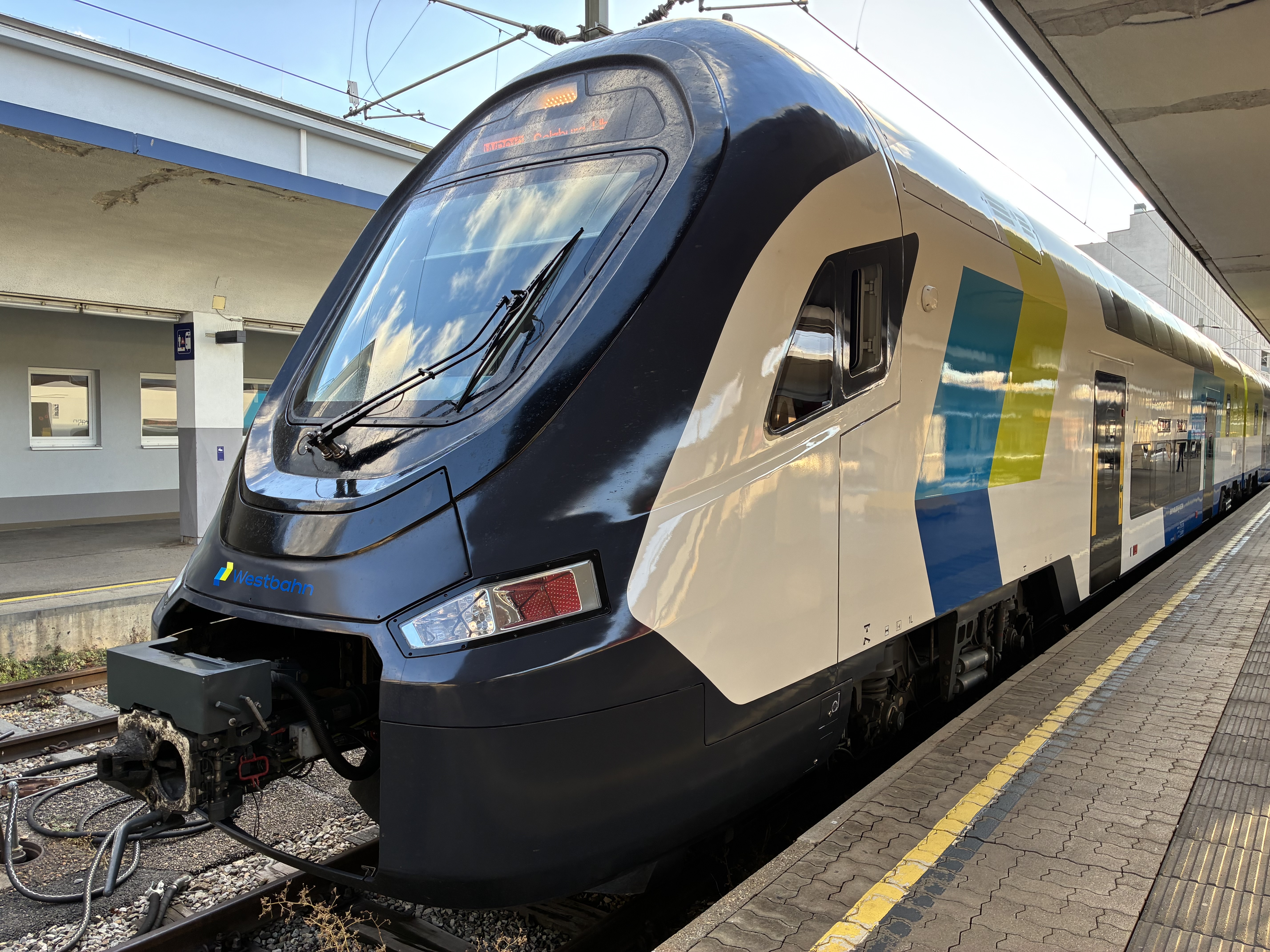 Ein Doppelstockzug der Westbahn