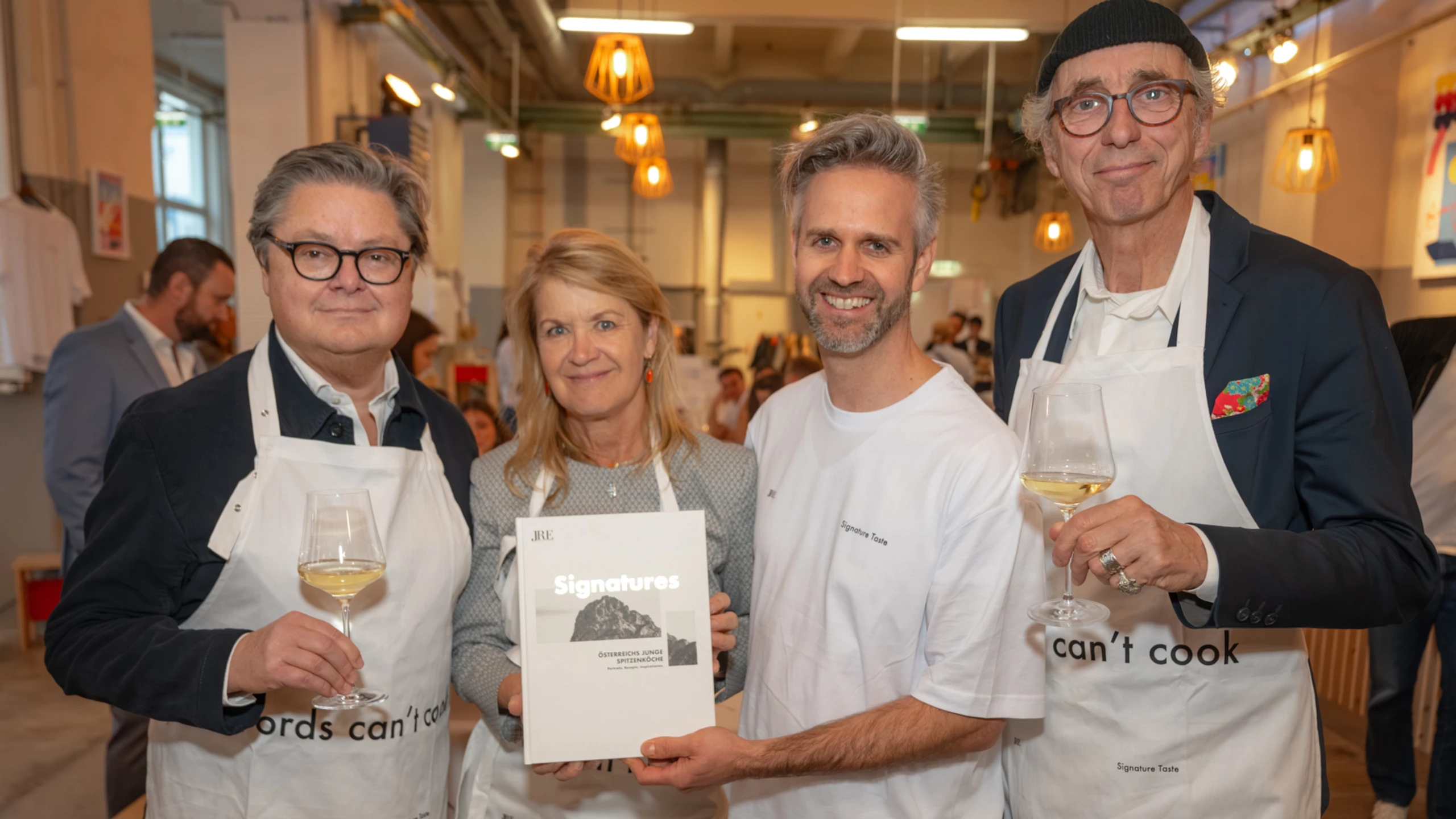 JRE Österreich: Neues Buch „Signatures“ in Wien präsentiert