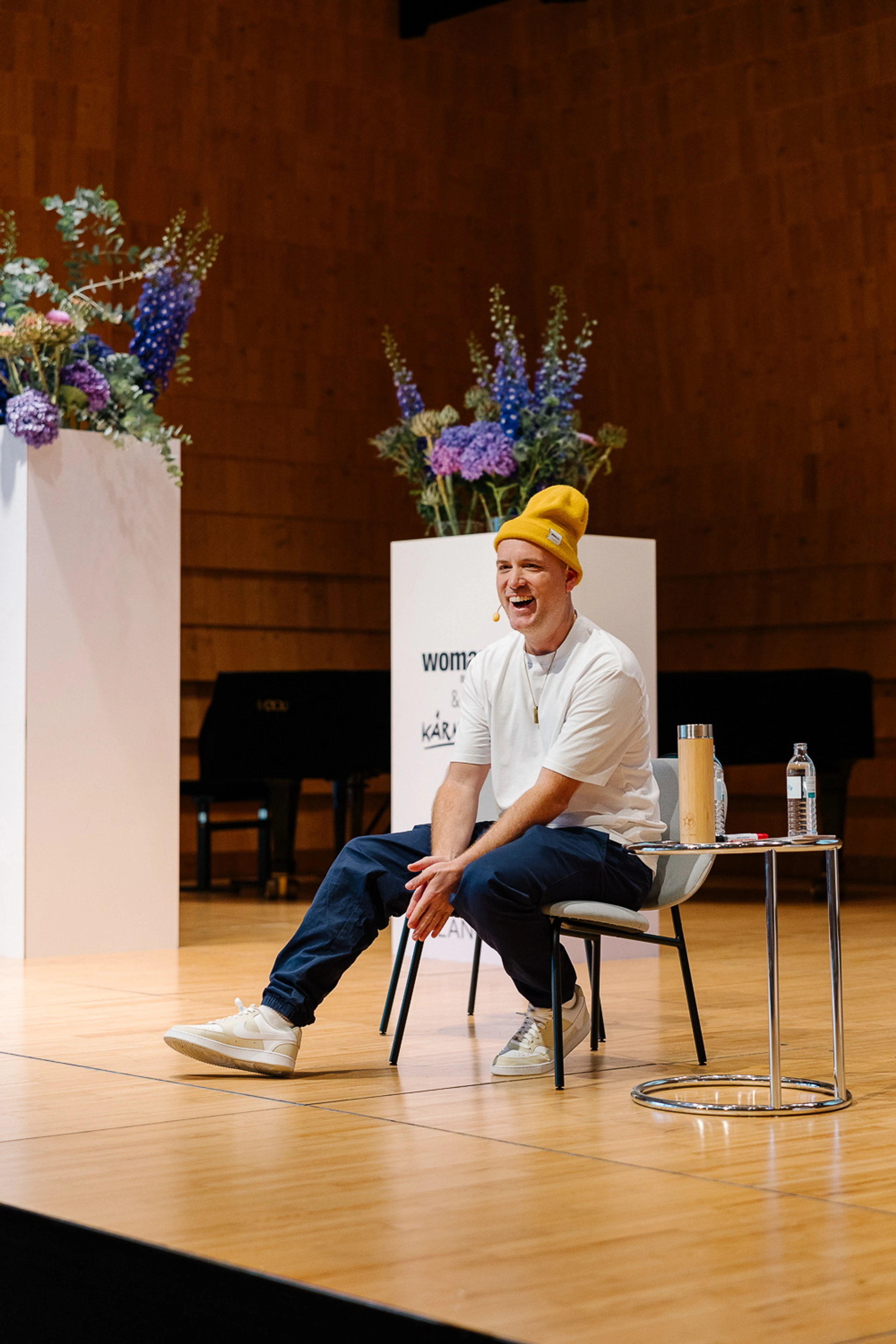 © Nicole Viktorik Blurred image background