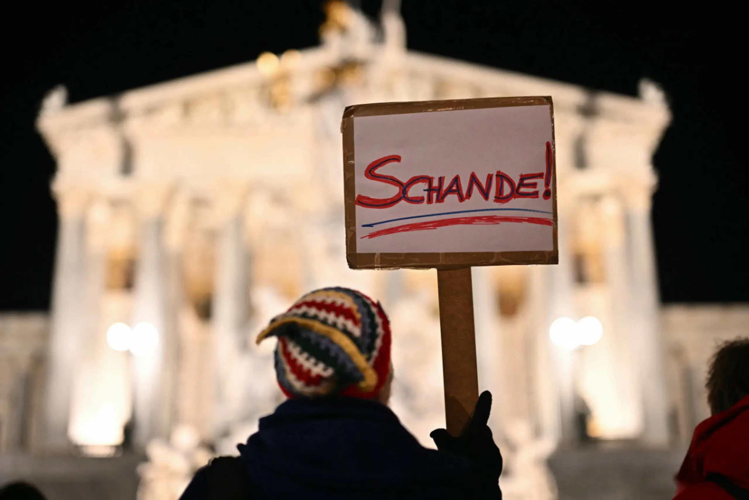 Vor dem Parlament wurde gegen die FPÖ-Veranstaltung demonstriert