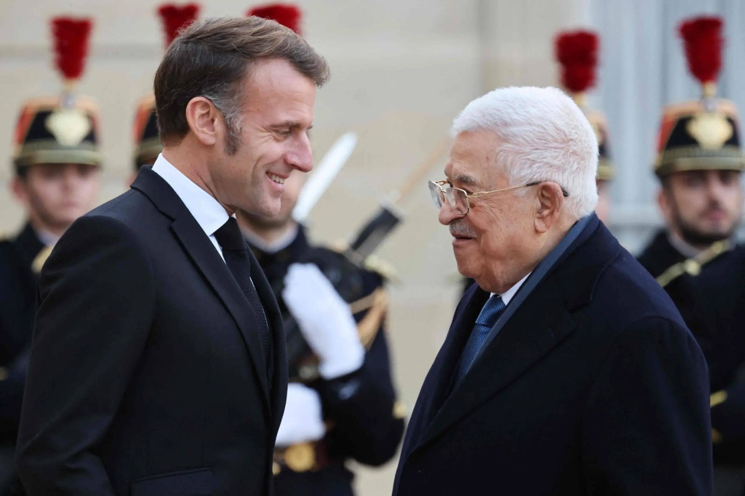 Frankreichs Präsident Macron empfängt Palästinenserpräsident Abbas