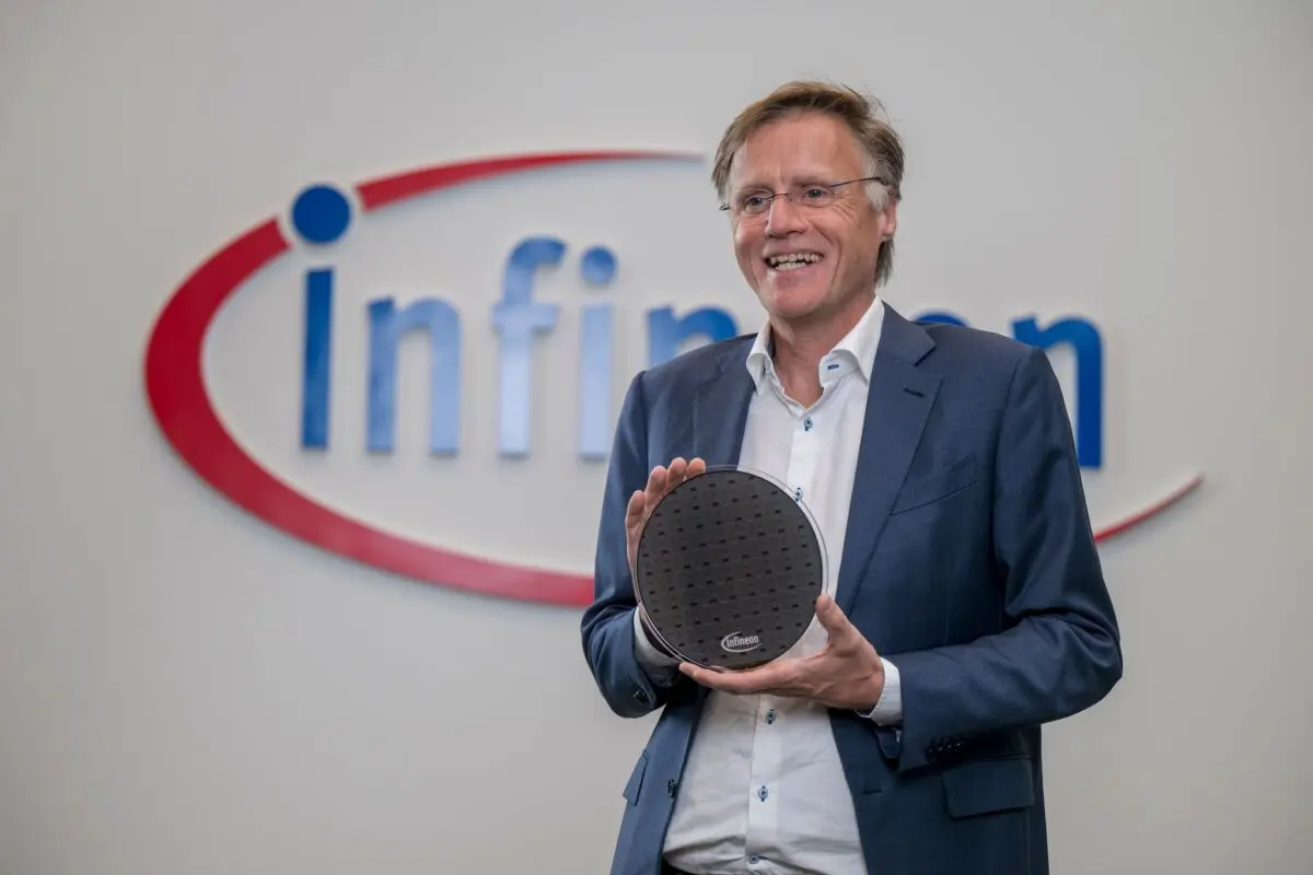 © APA/APA/dpa/Peter Kneffel Konzernchef Jochen Hanebeck blickt optimistischer nach vorne