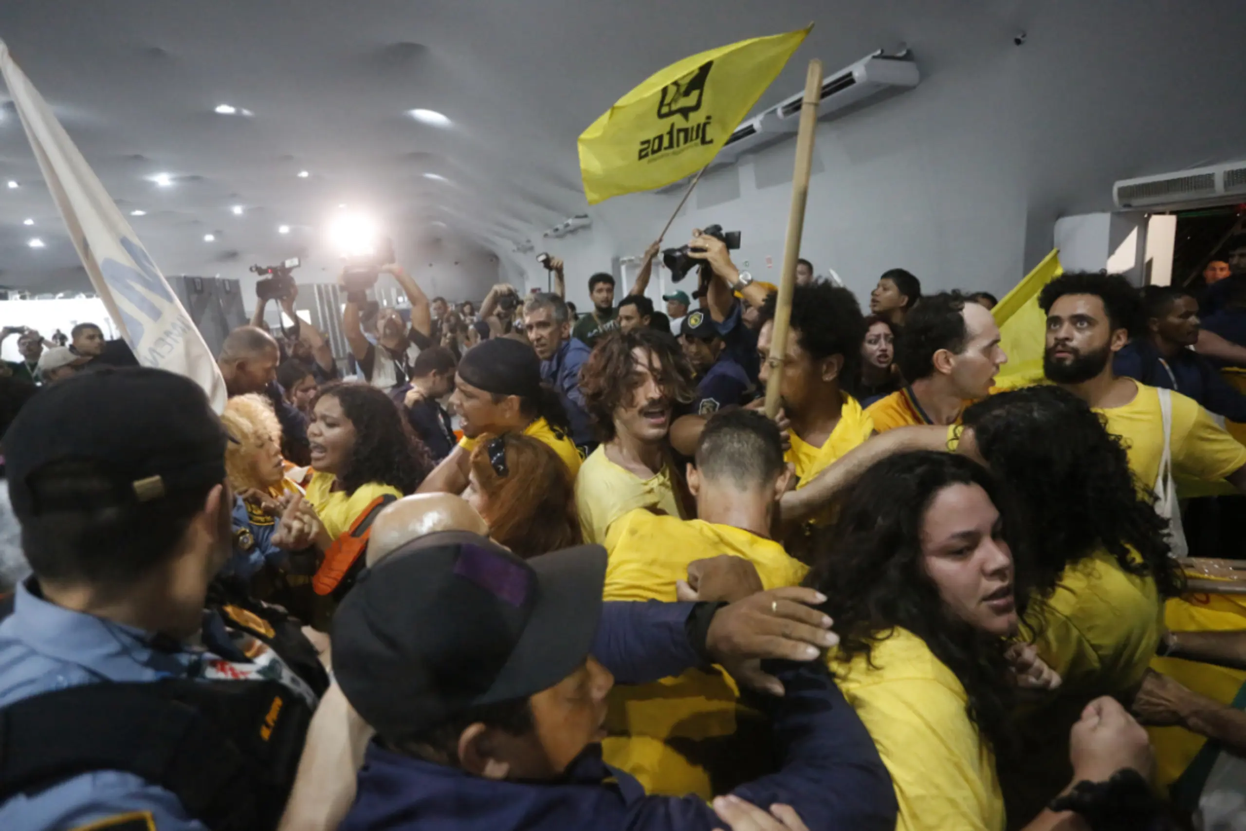 Es kam zu einem Gerangel