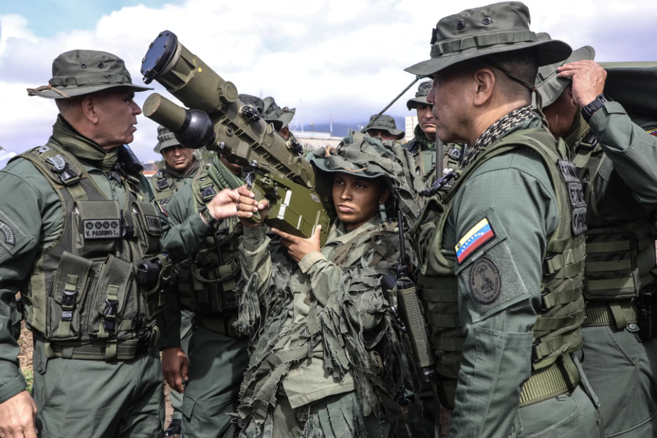Venezuelas Verteidigungsminister Padrino (rechts) bei Truppenbesuch