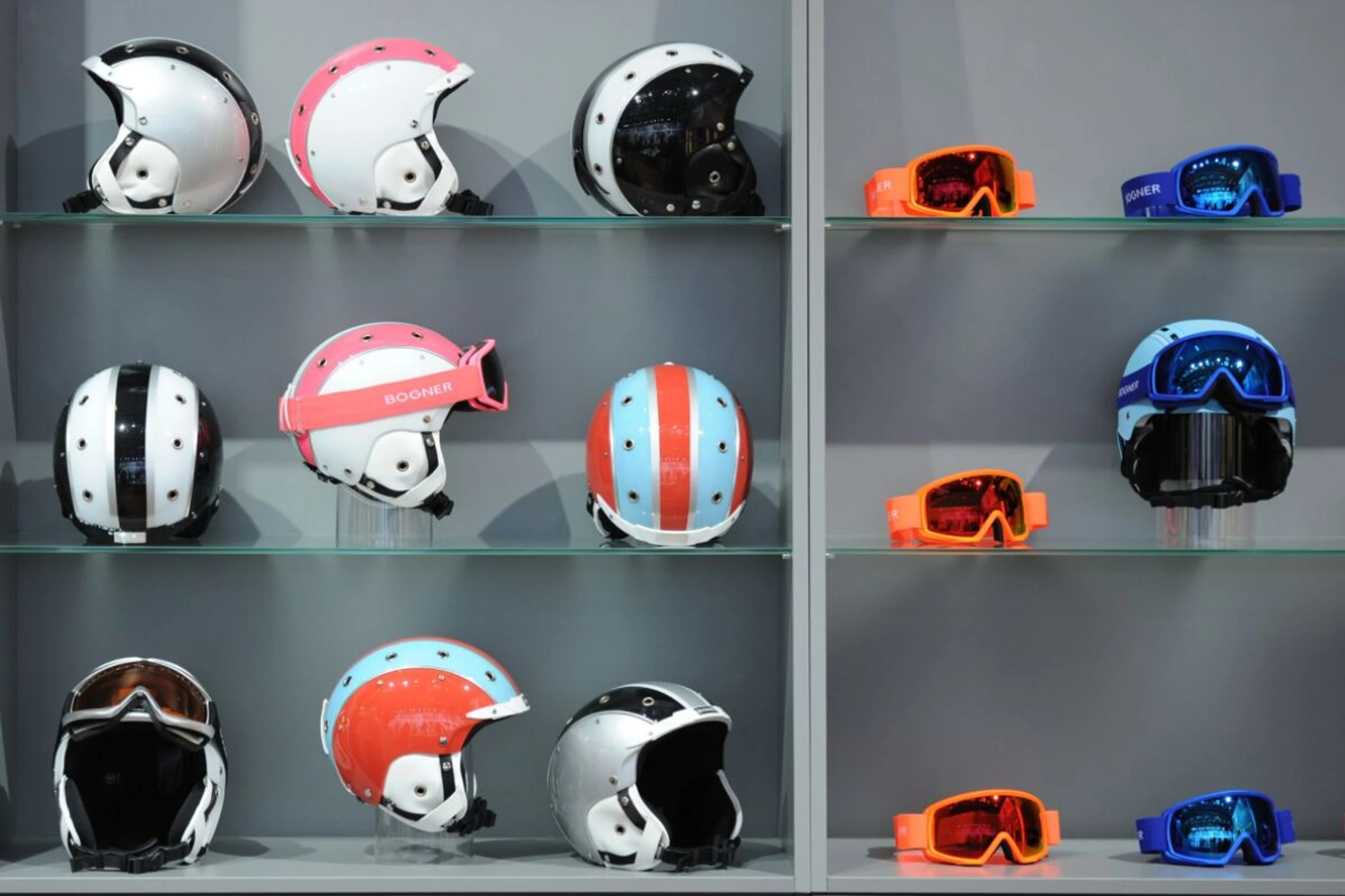 ++ ARCHIVBILD ++ Einen Skihelm sollte man nach drei bis fünf Jahren austauschen