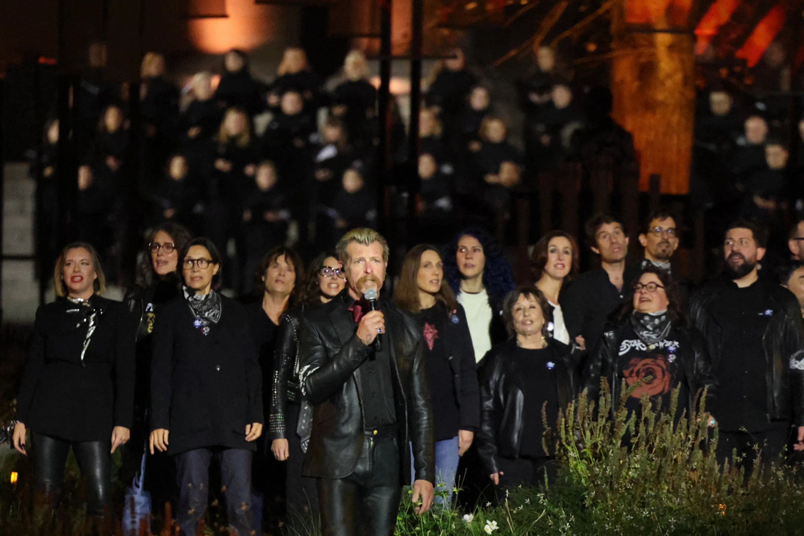 Jesse Hughes sang mit Chor bei Gedenkfeier in Paris