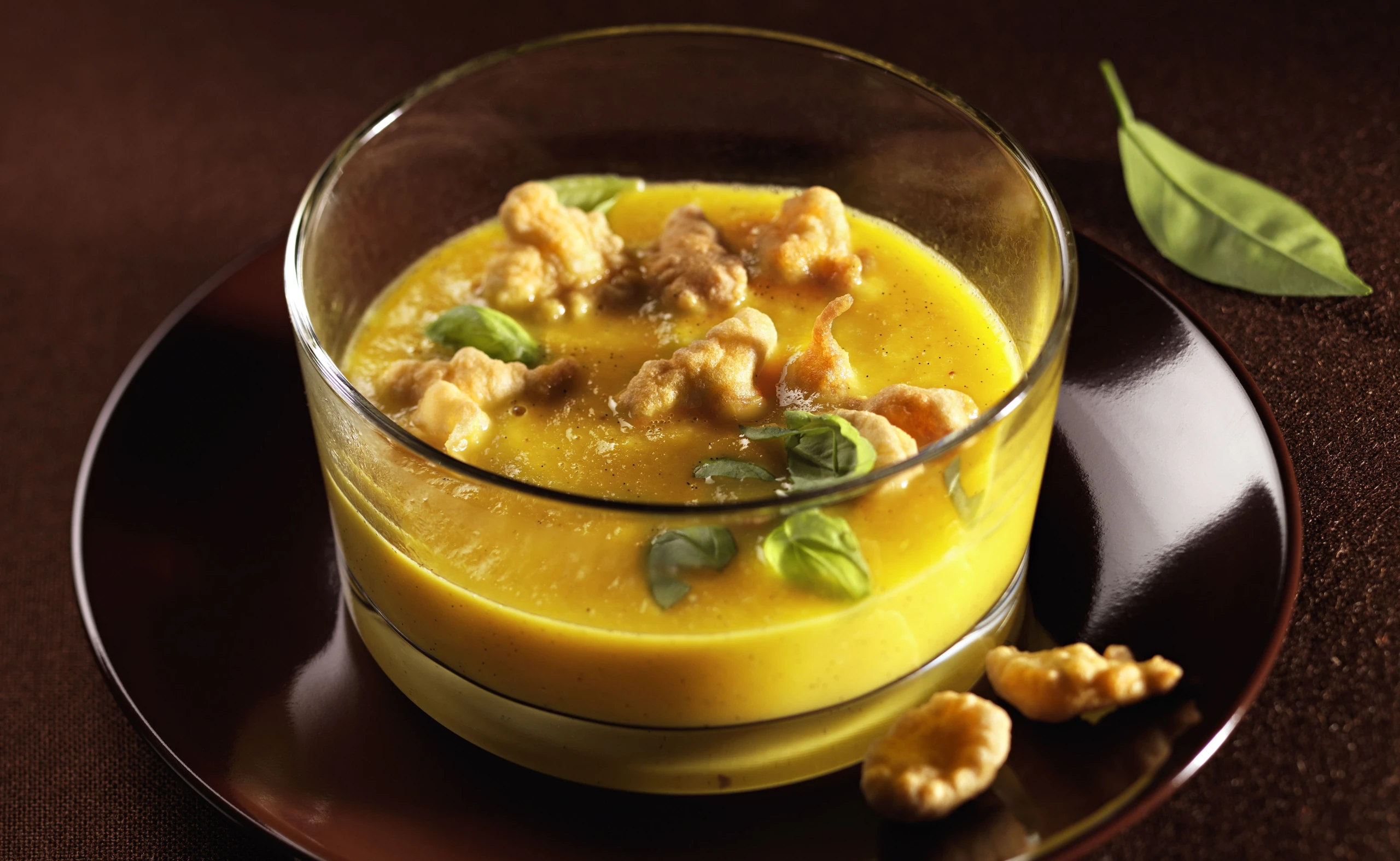 Karotten-Orangensuppe mit Backerbsen