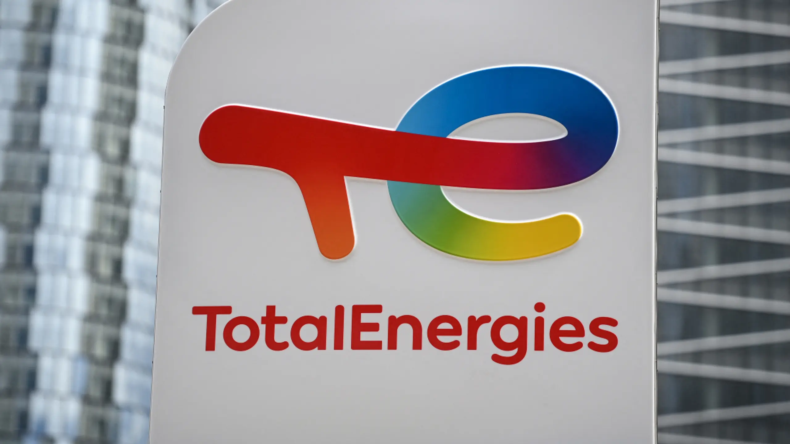 © APA/APA/AFP/CHRISTOPHE ARCHAMBAULT Kläger sieht Verantwortung für Klimawandel bei TotalEnergies