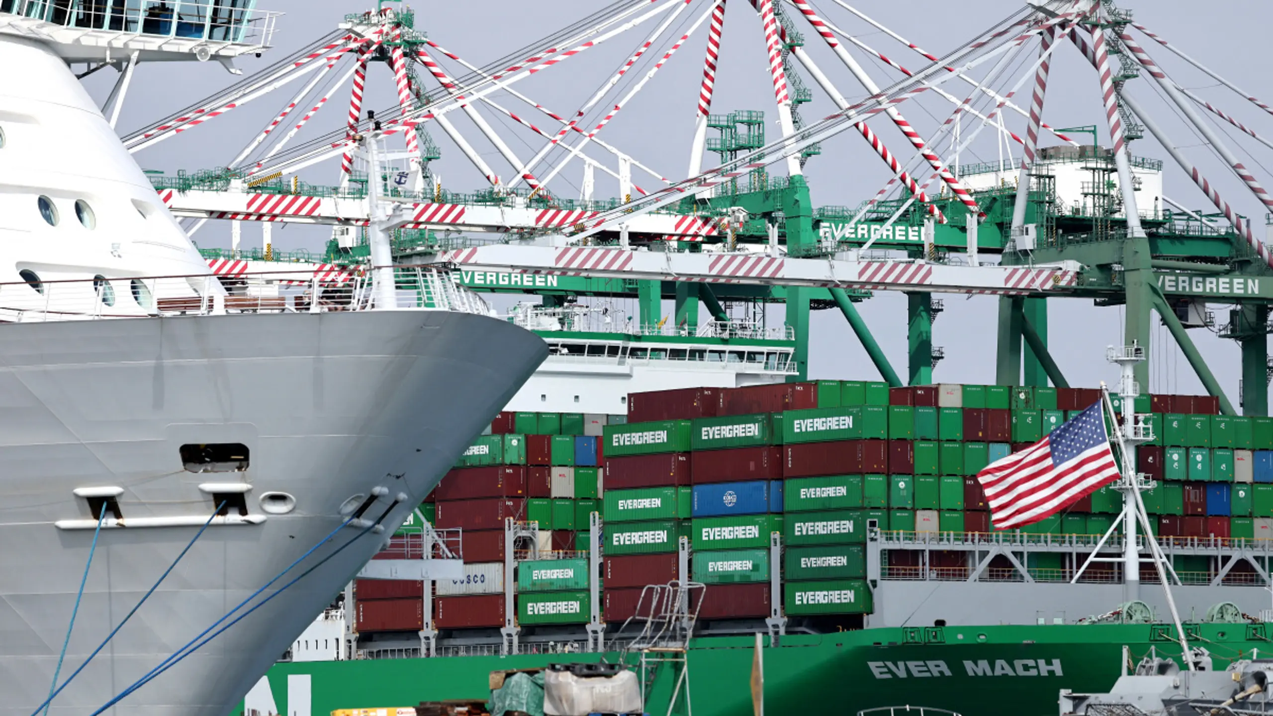 Defizit sank wegen Importrückgang auf 59,6 Mrd. Dollar