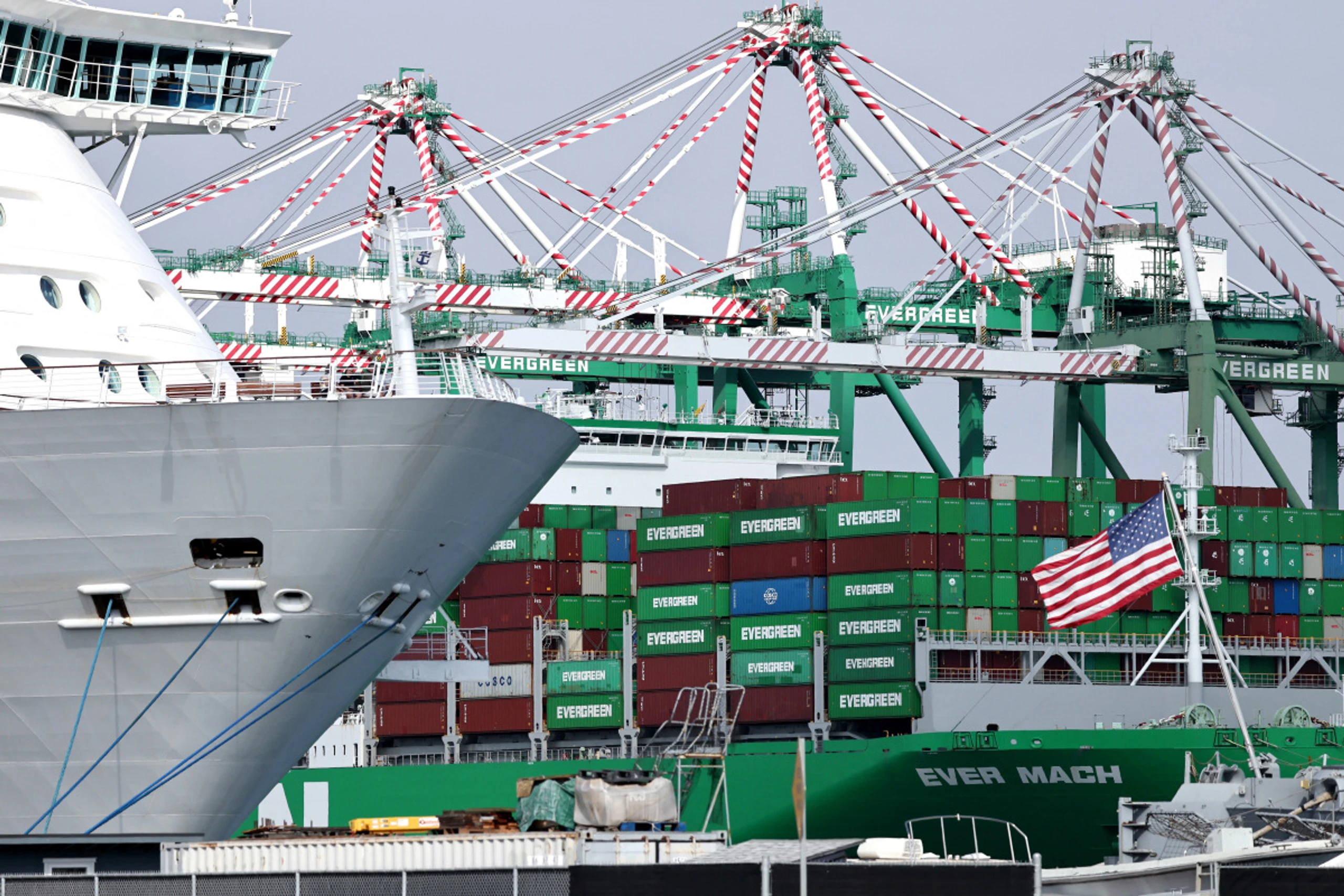 Defizit sank wegen Importrückgang auf 59,6 Mrd. Dollar