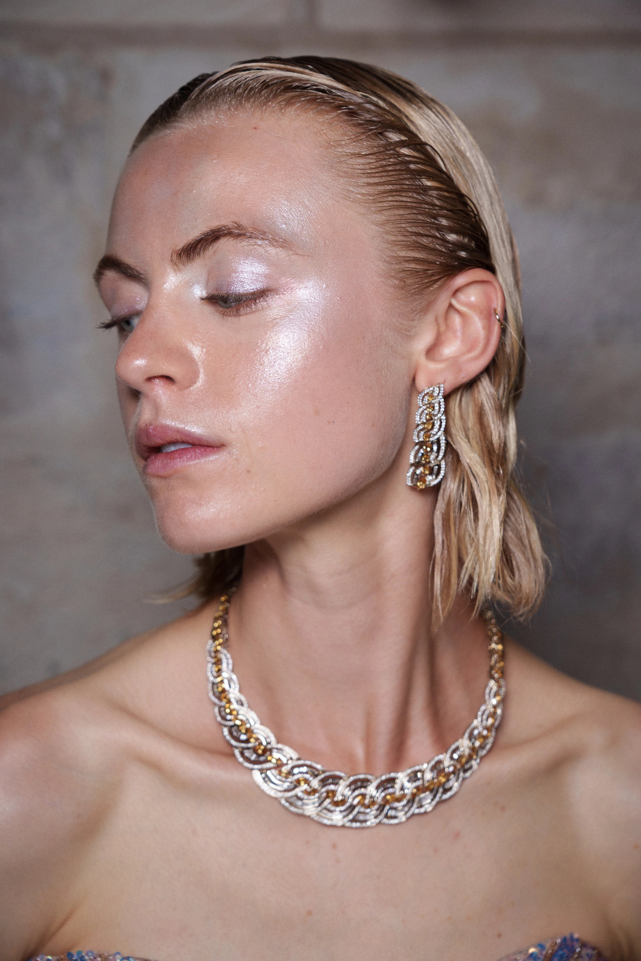 © Launchmetrics Blurred image background