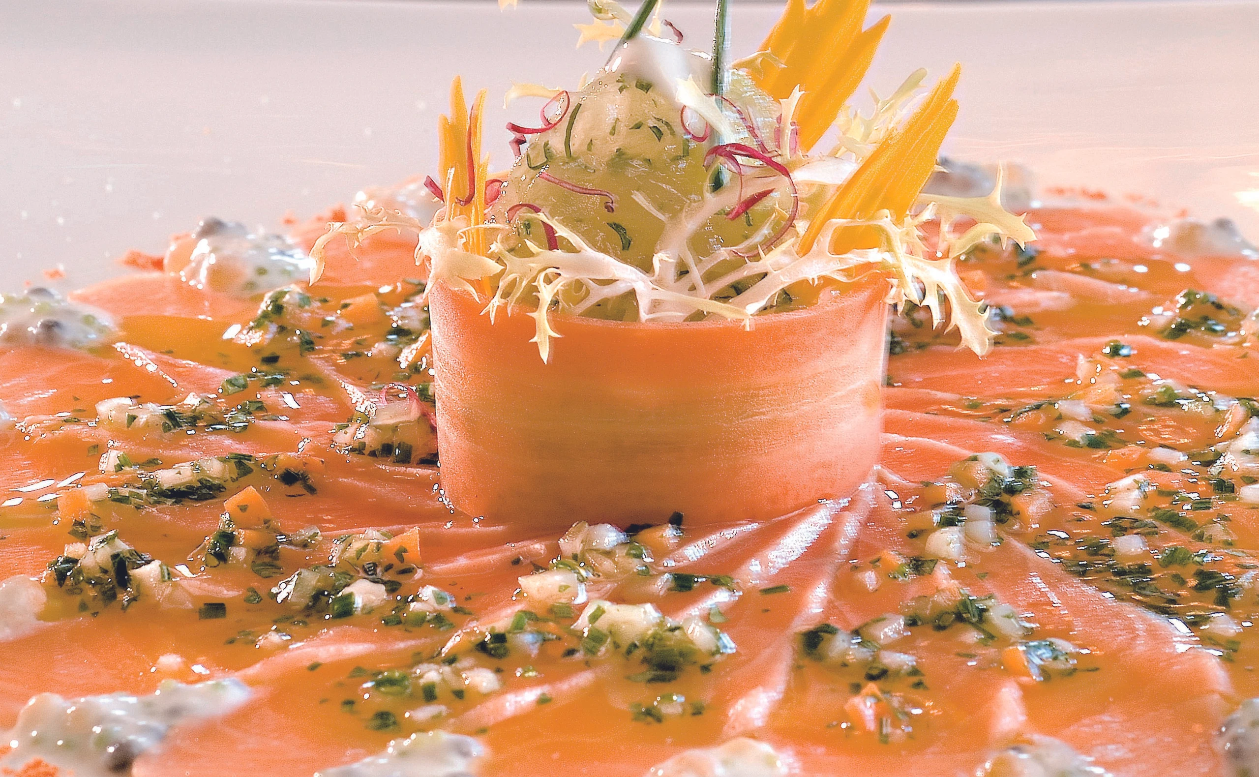 Weihnachtlich mariniertes Lachscarpaccio