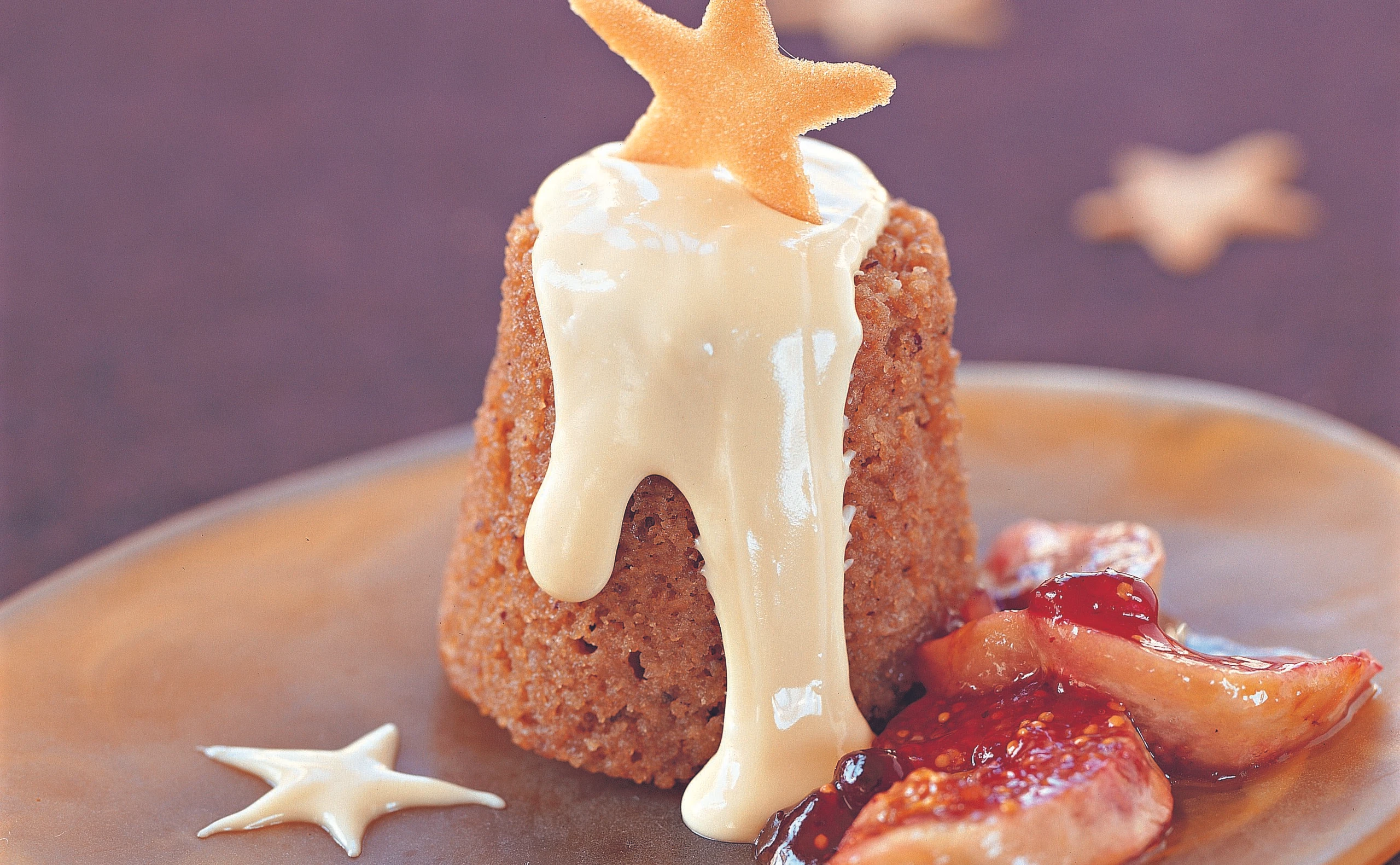 Zimtauflauf mit Preiselbeerfeigen und weißer Schokosauce