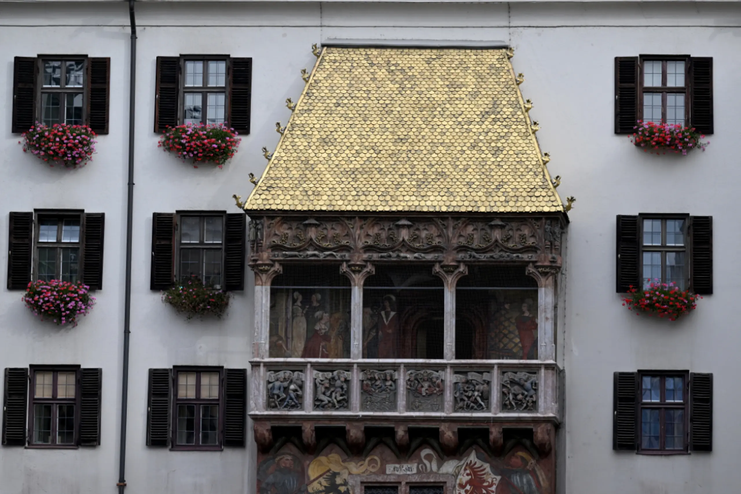 Das "Goldene Dachl" ist die bekannteste Sehenswürdigkeit in Innsbruck