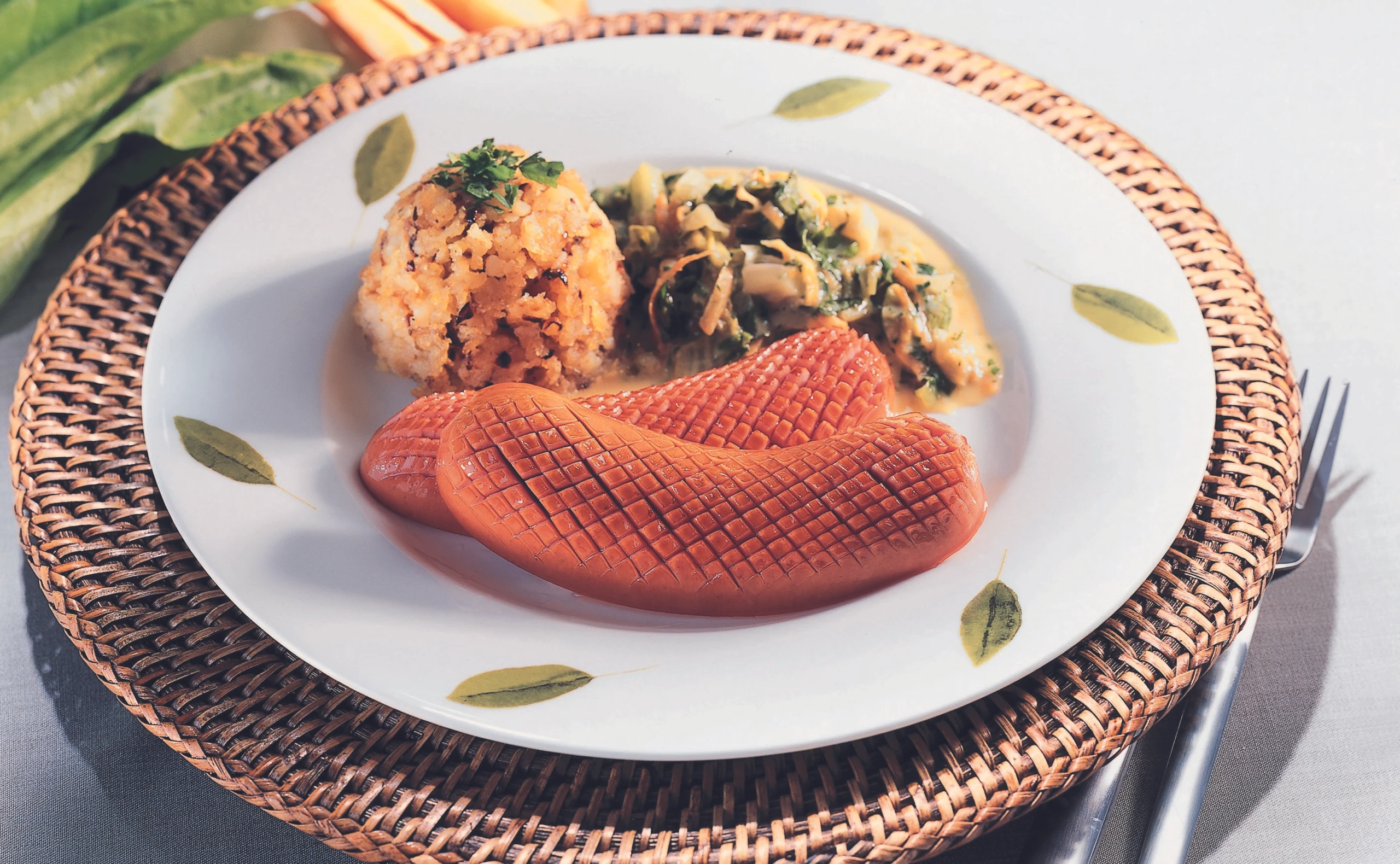 Augsburger mit Kochsalat und Erdäpfel-Schmarren