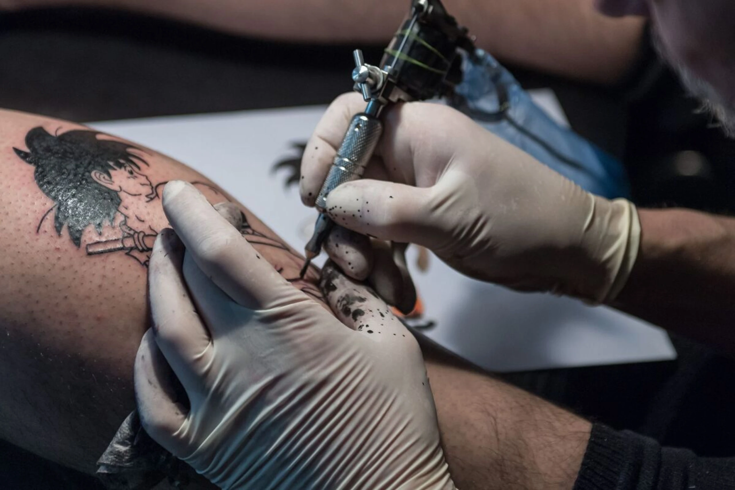 Tattoo-Tinte verändert wie der Körper auf Impfungen reagiert