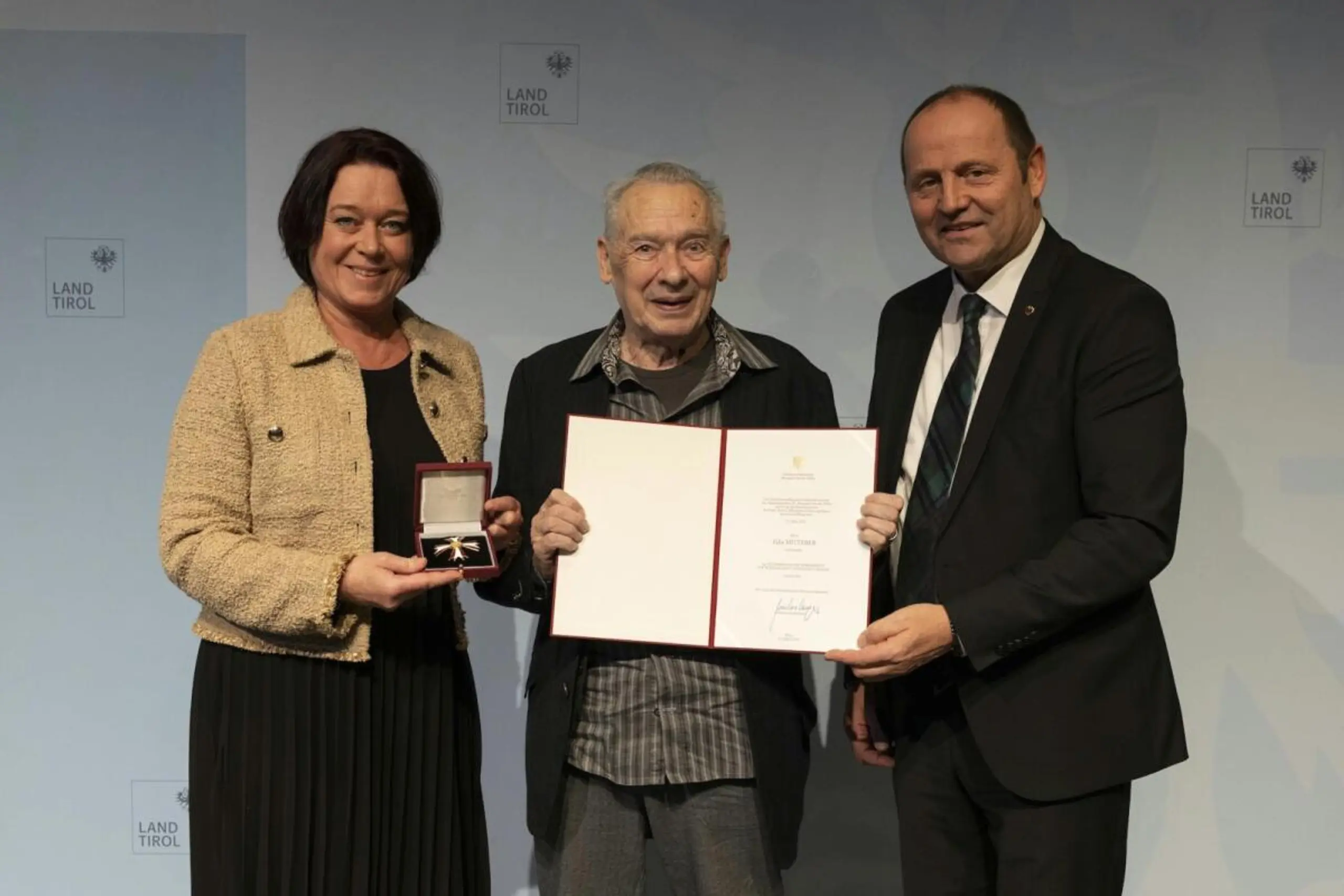 Mitterer wurde mit dem Ehrenkreuz ausgezeichnet