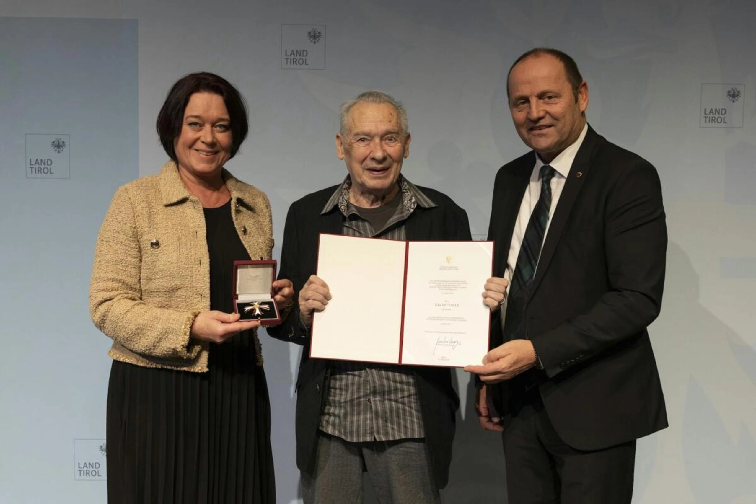 Mitterer wurde mit dem Ehrenkreuz ausgezeichnet