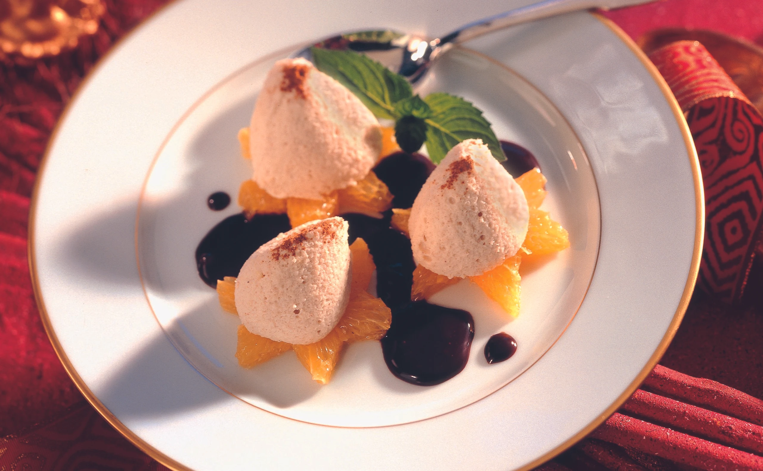 Zimtmousse auf Orangensternen