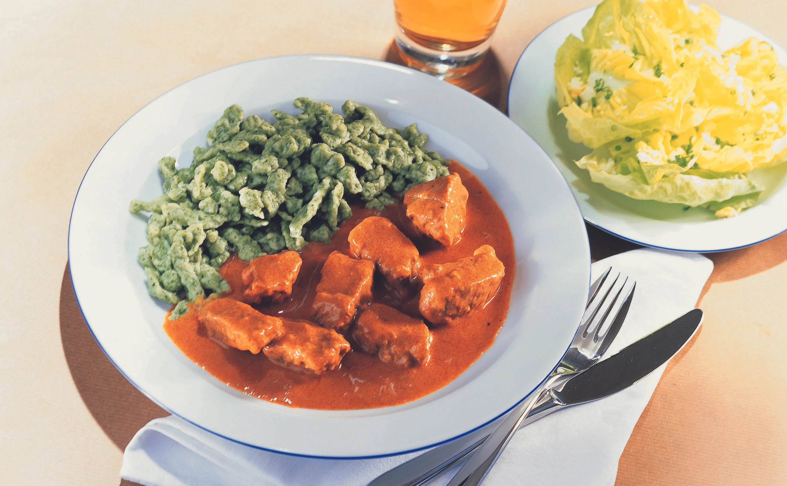 Kalbsrahmgulasch mit Spinatnockerln