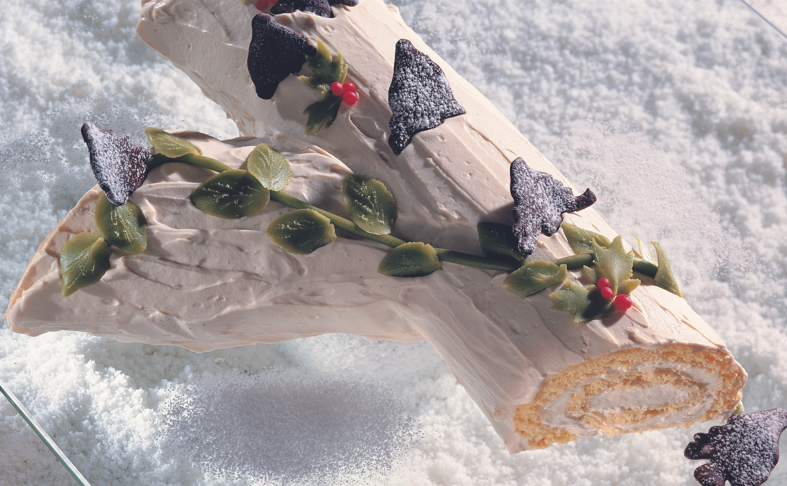 Weiße Bûche Noël mit Mokka: Französischer Weihnachtskuchen