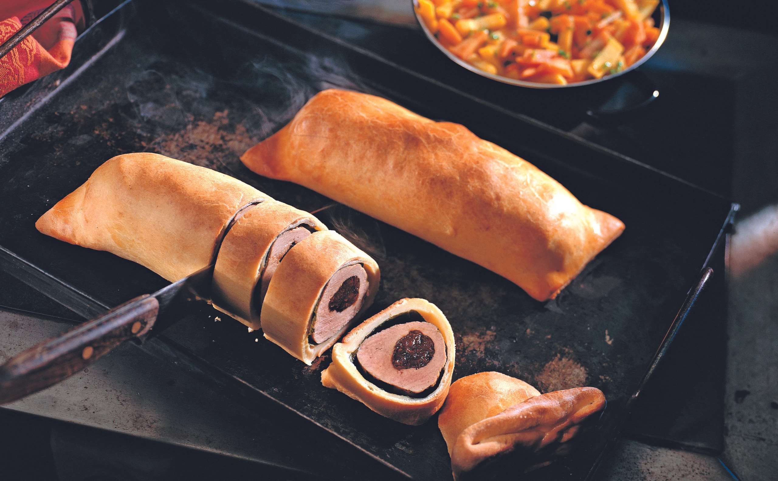 Schweinsfilet im Topfenteig mit Zwetschkenfülle