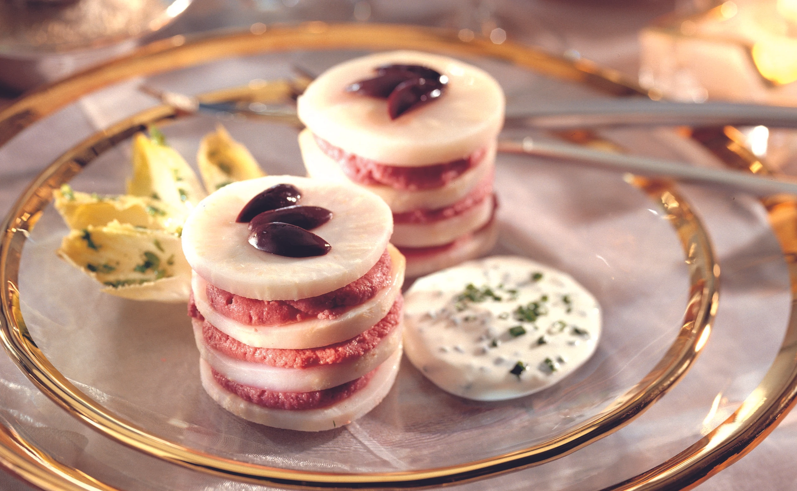 Zellerkekse mit Roter-Rüben-Fülle