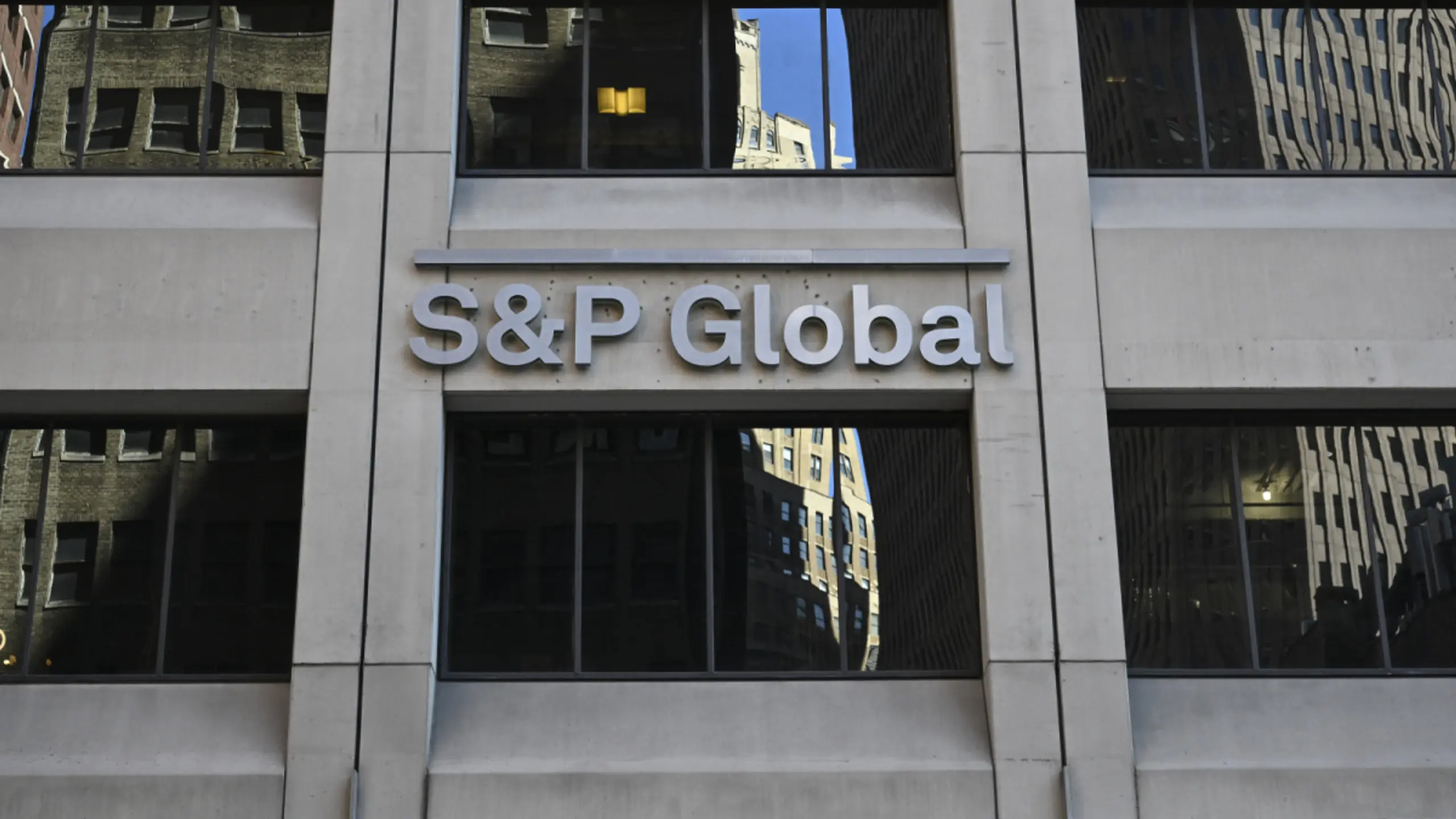 S&P Global mit Umfrage unter 420 Unternehmen