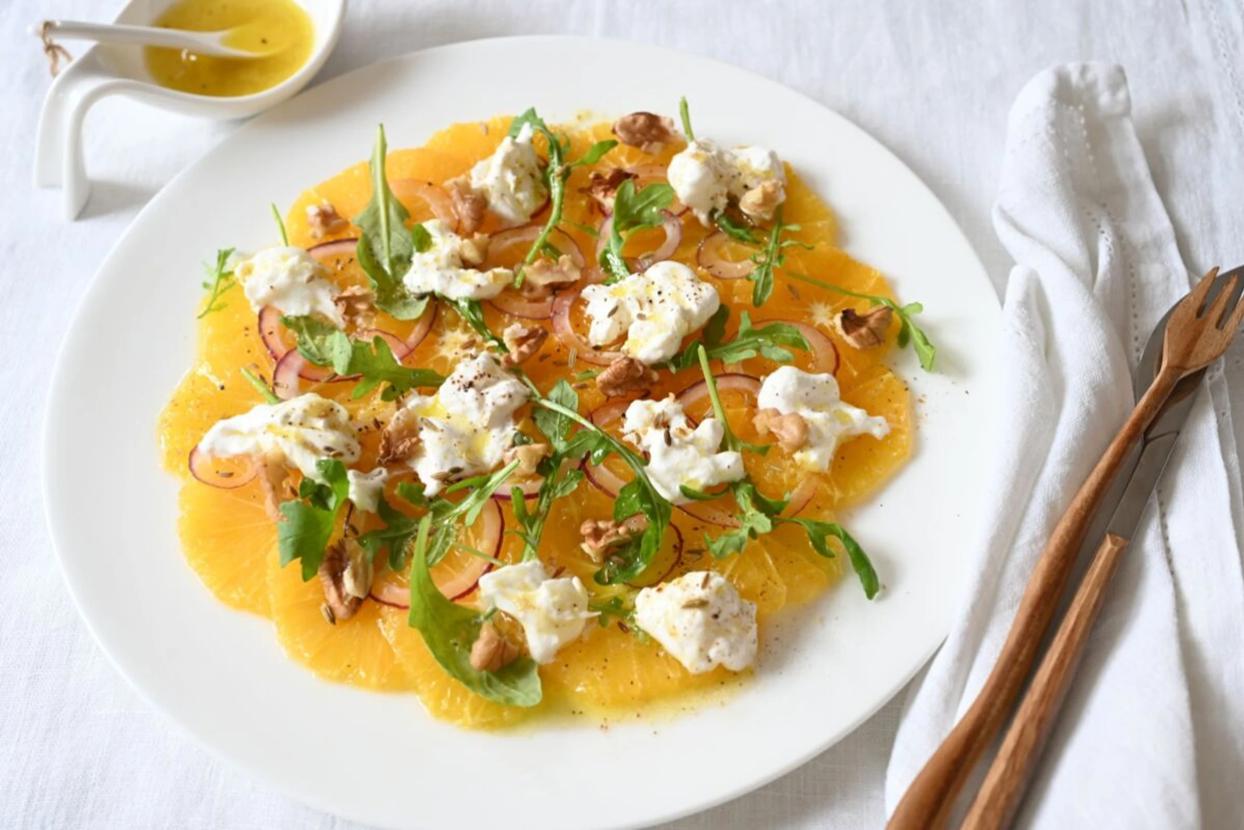Orangen-Carpaccio: Fruchtig und mit herzhaftem Knoblauch-Kick