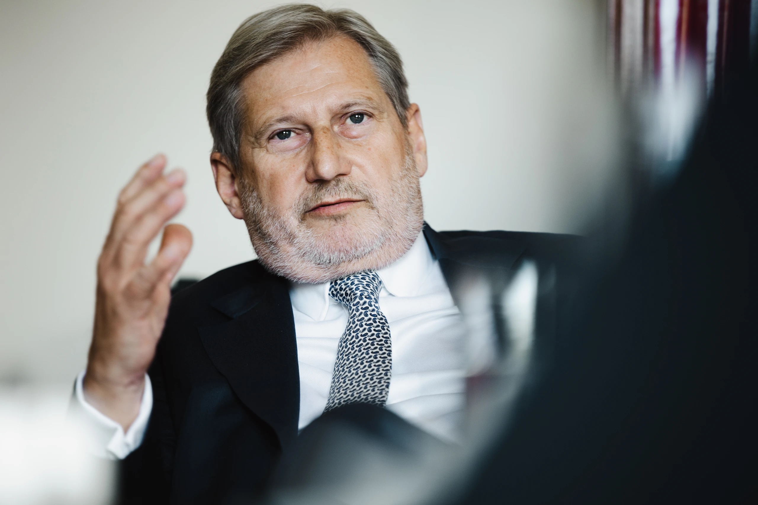 Ex-EU-Kommissar Hahn folgt Mahrer als OeNB-Präsident nach