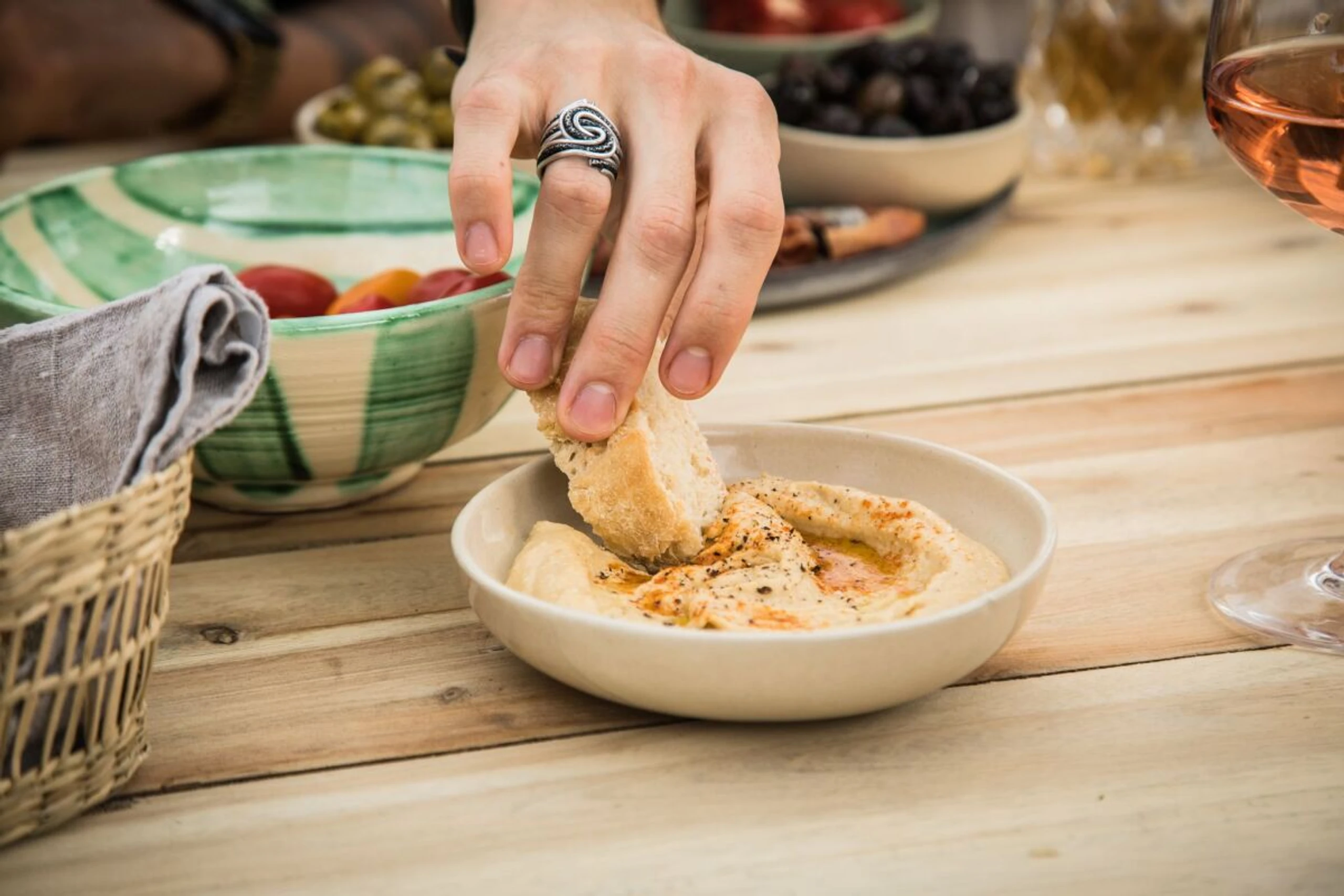 Vorsicht, Sesam! Hummus & Co. könnten Salmonellen enthalten