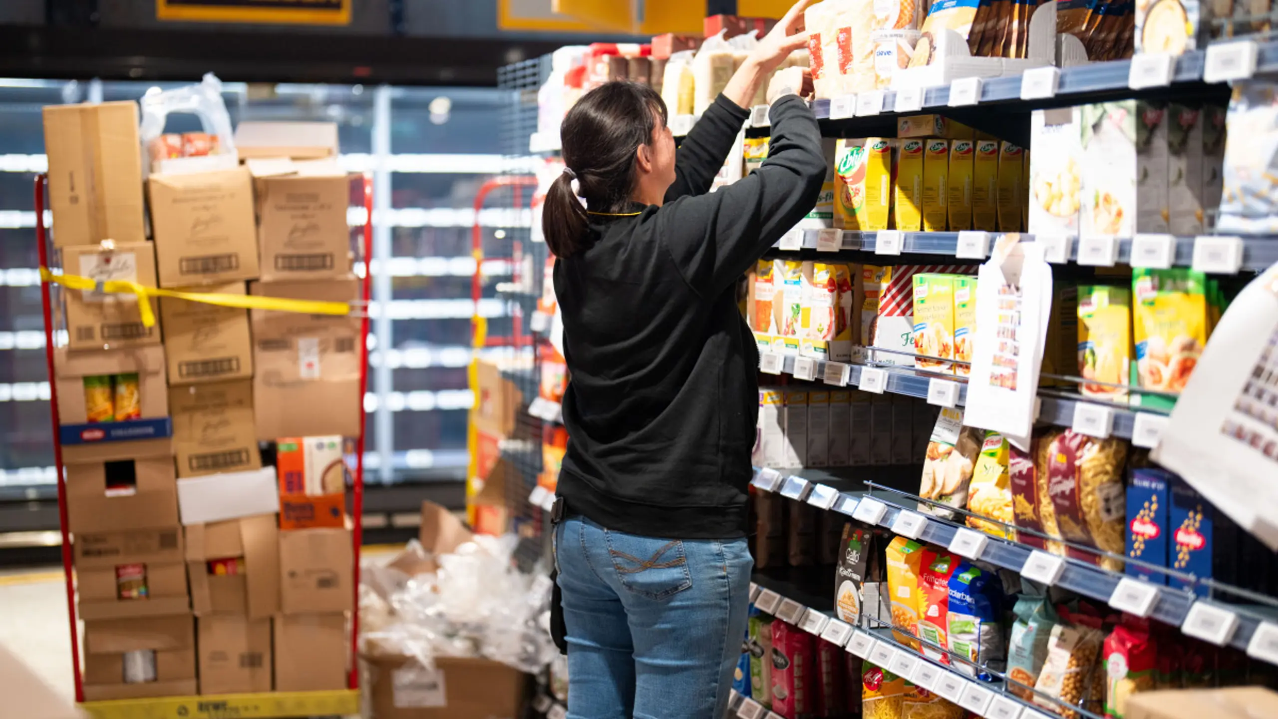 Konsum privater Haushalte bremst, Beschäftigung rückläufig