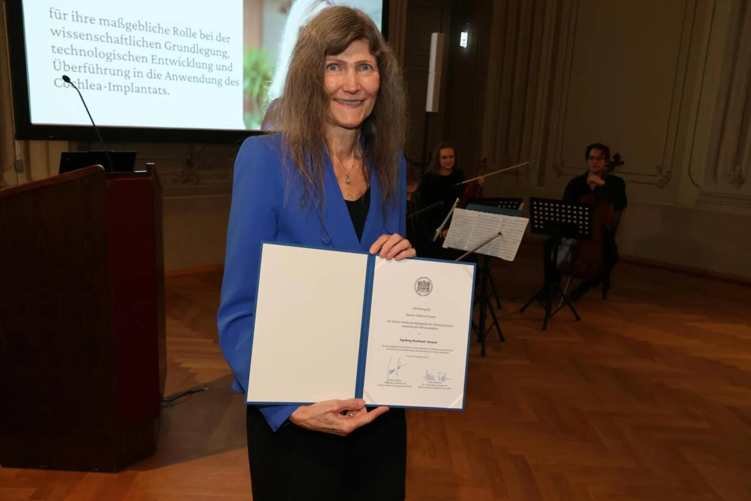 Ingeborg Hochmair-Desoyer mit Auszeichnung