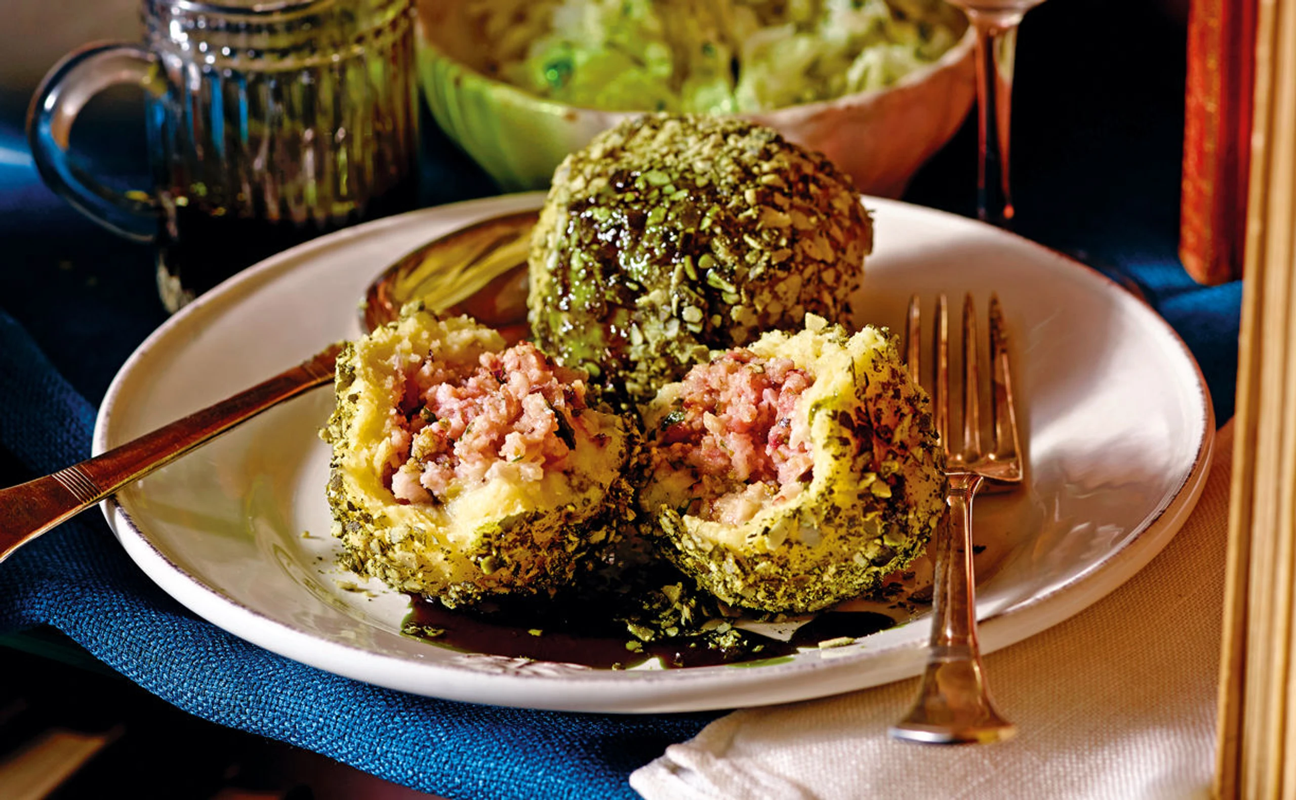 Selchfleischknödel mit Kürbiskernen