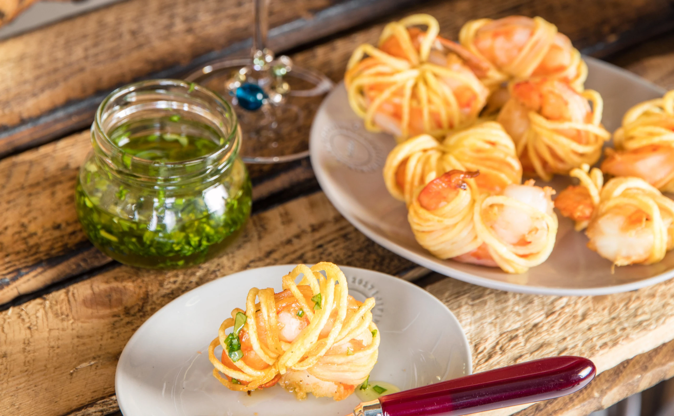 Garnelen-Erdäpfelpackerl mit Kräutersauce