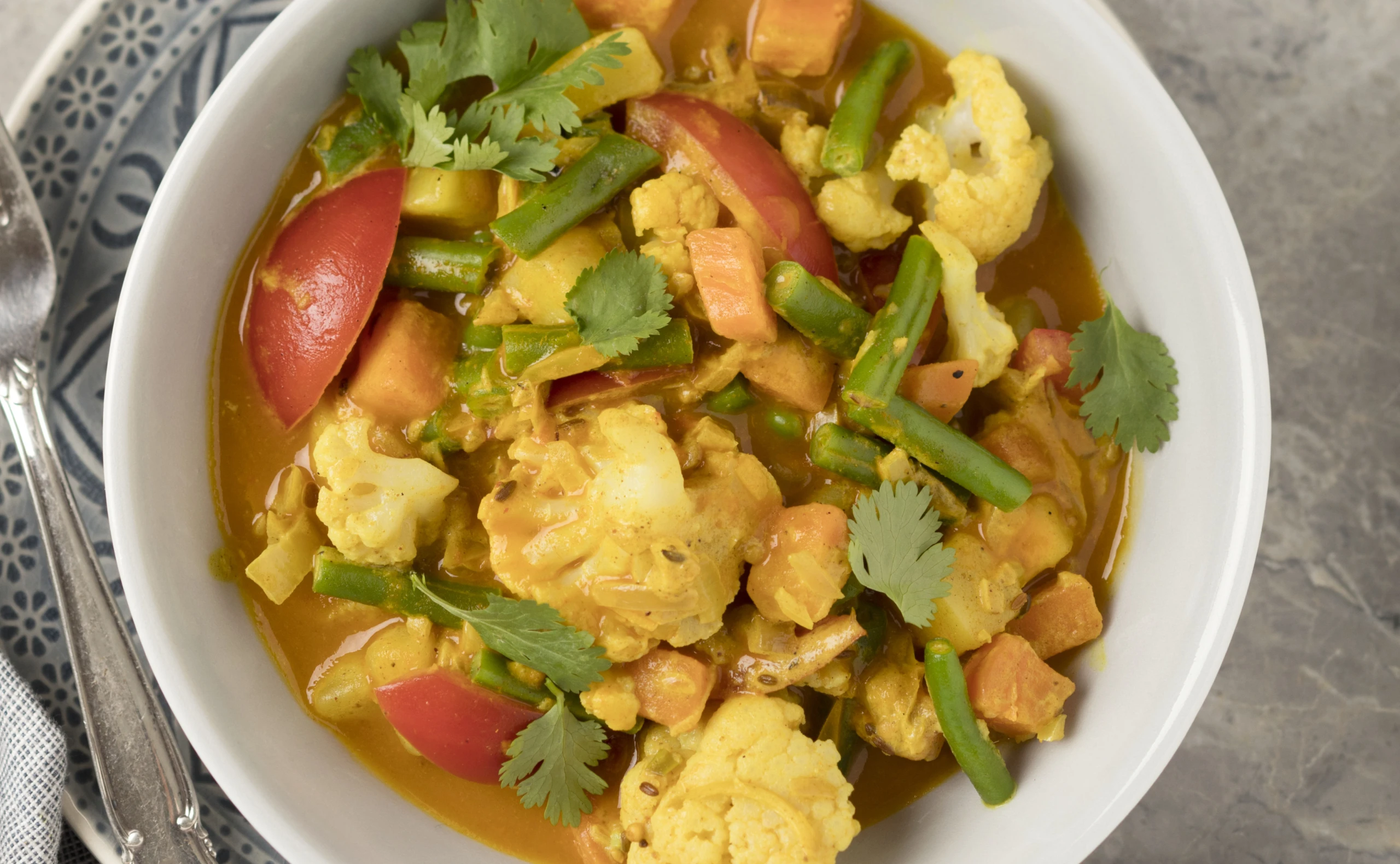 Würziges Gemüsecurry mit Mangoldbulgur