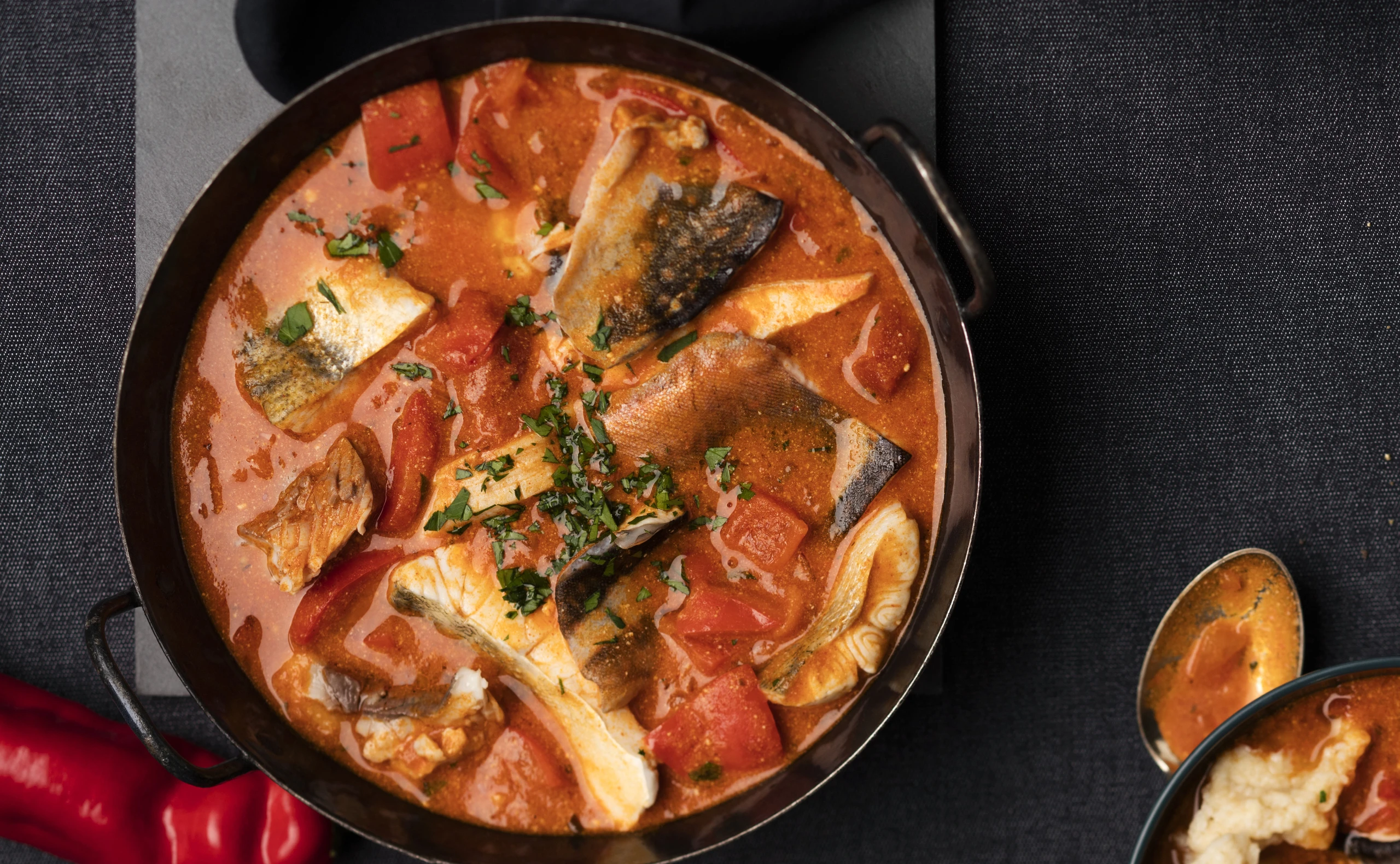 Paprizierte Fischsuppe 'Halászlé'