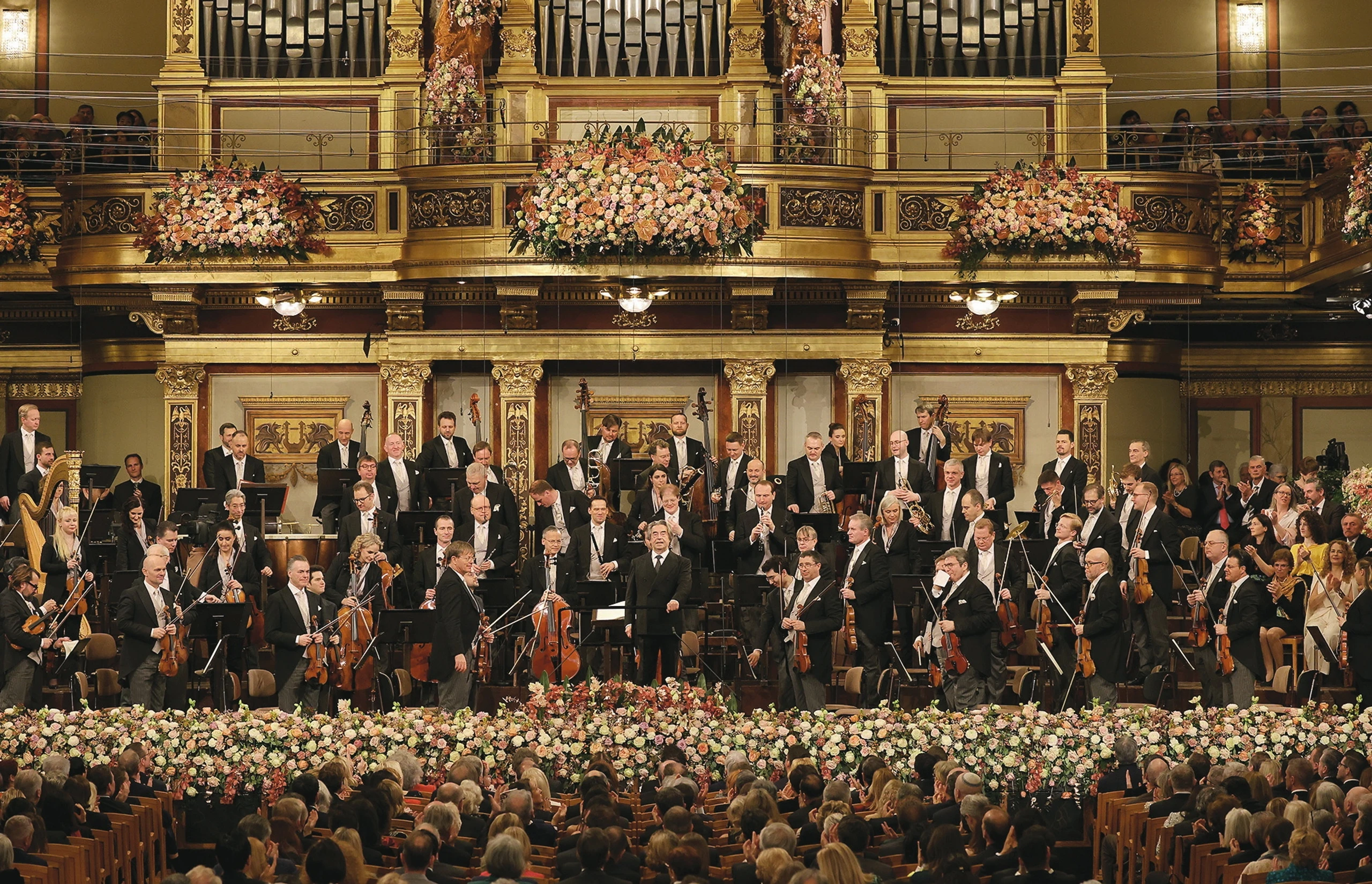 © DIETER NAGL Blurred image background