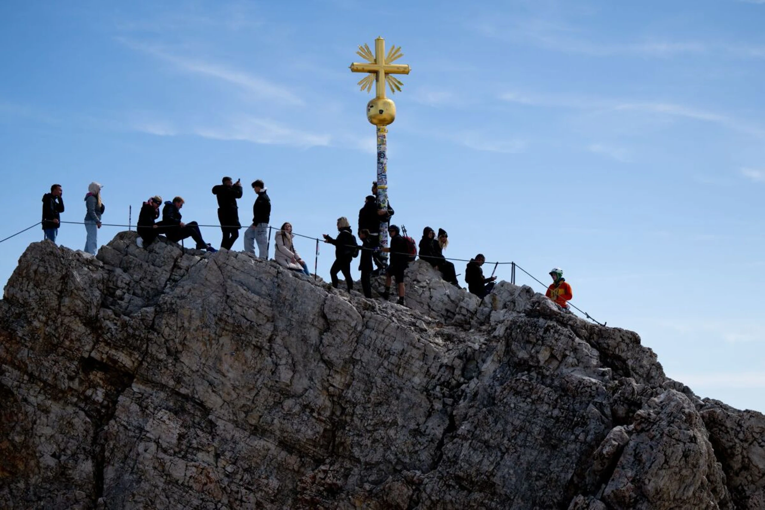 ++ ARCHIVBILD ++ Touristen auf der Zugspitze