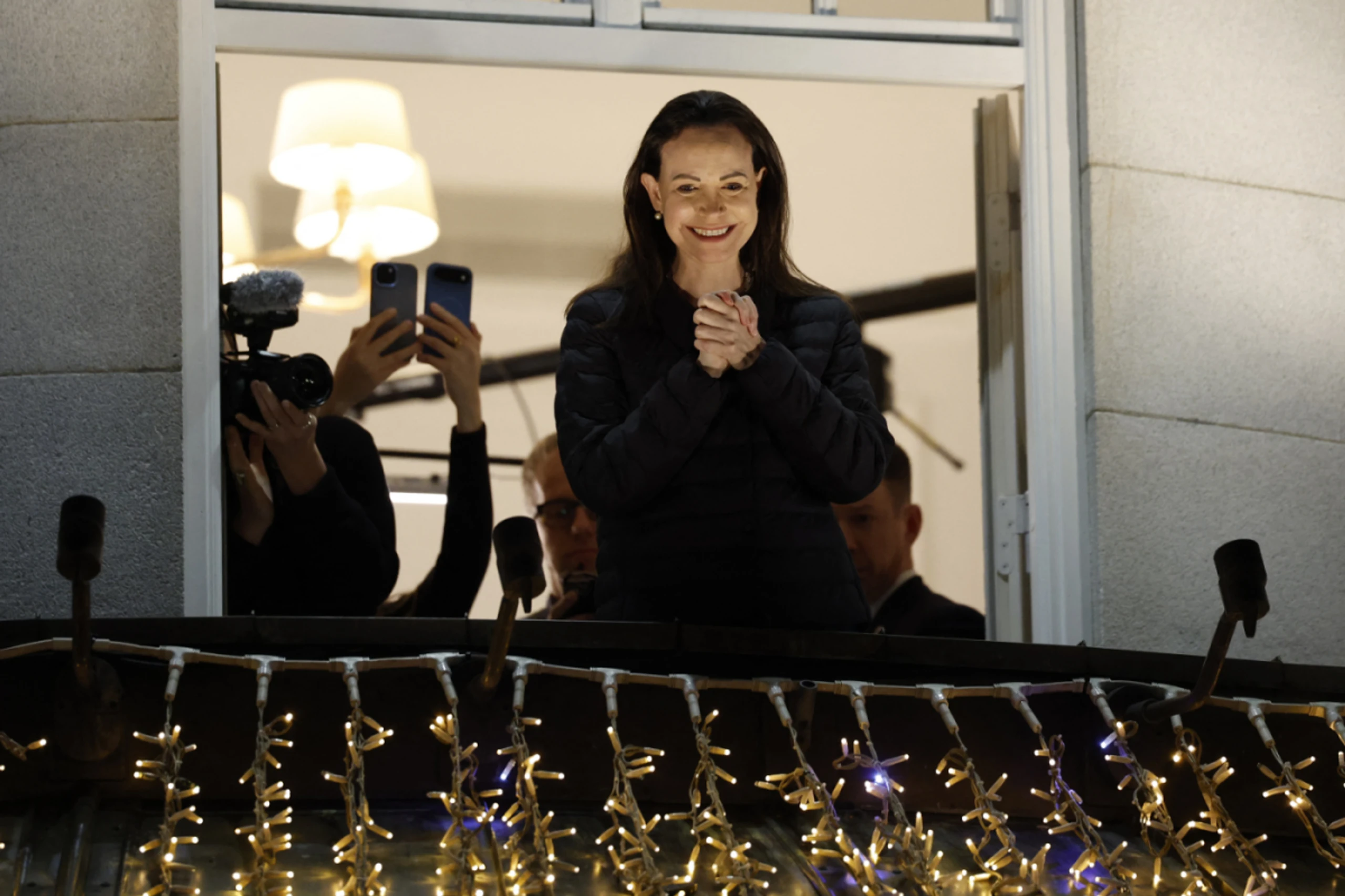 Friedensnobelpreisträgerin zeigt sich der Öffentlichkeit