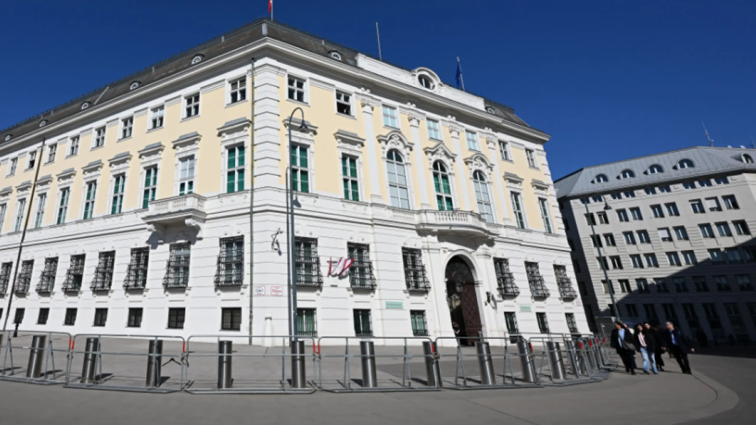 © APA/APA/THEMENBILD/HELMUT FOHRINGER Die Regierung setzt auf Einsparungen in der Verwaltung