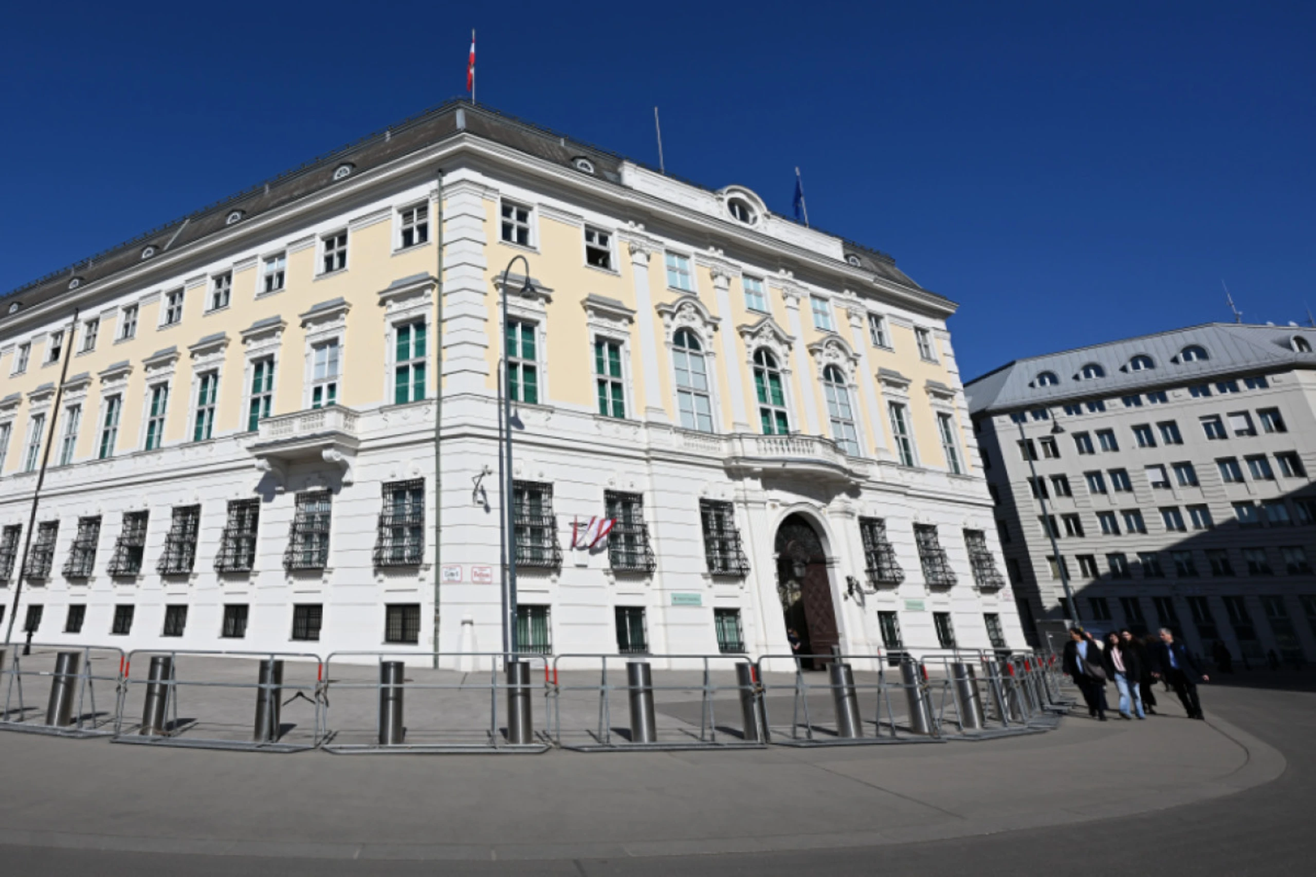 Die Regierung setzt auf Einsparungen in der Verwaltung