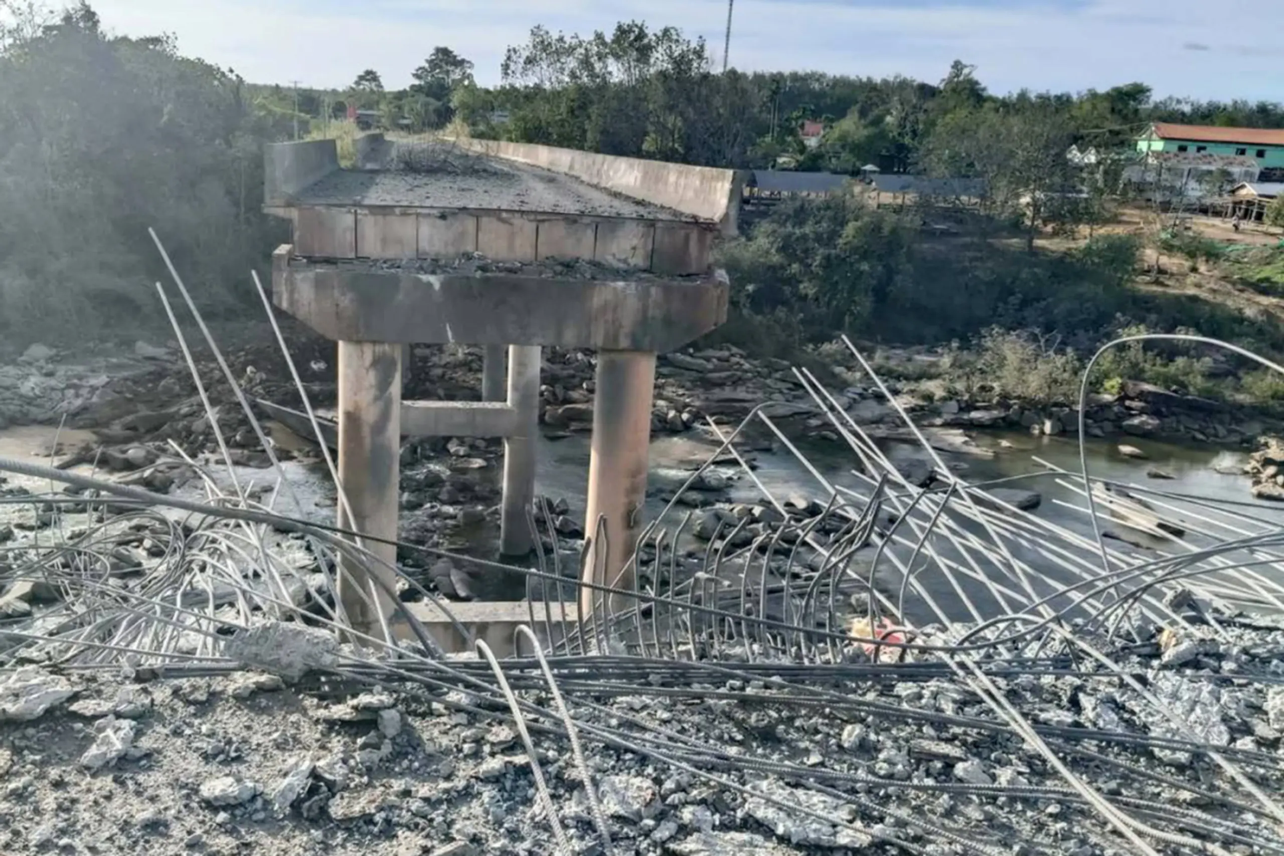 Auf beiden Seiten wurden Angriffe entlang der Front gemeldet