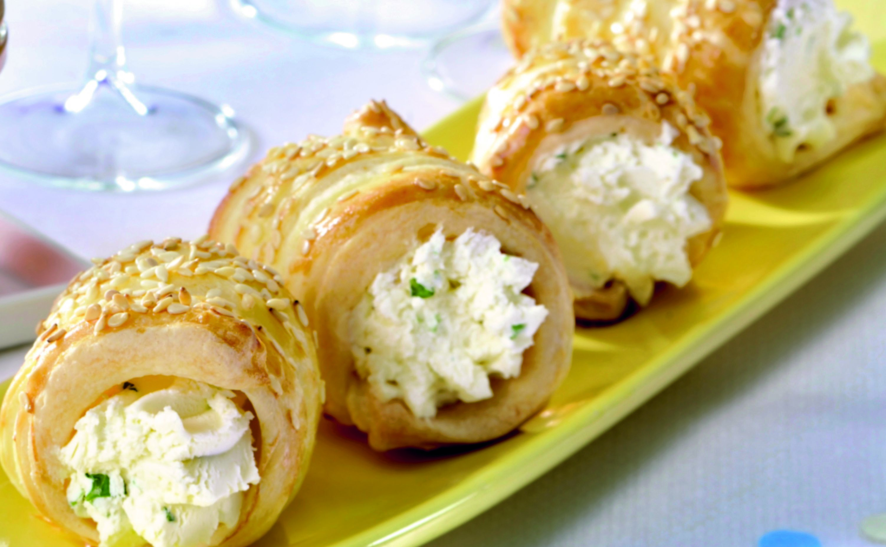 Käse-Schaumrollen mit Kräutern