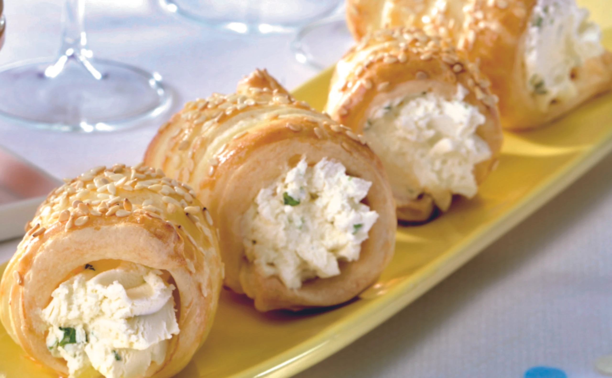 Käse-Schaumrollen mit Kräutern