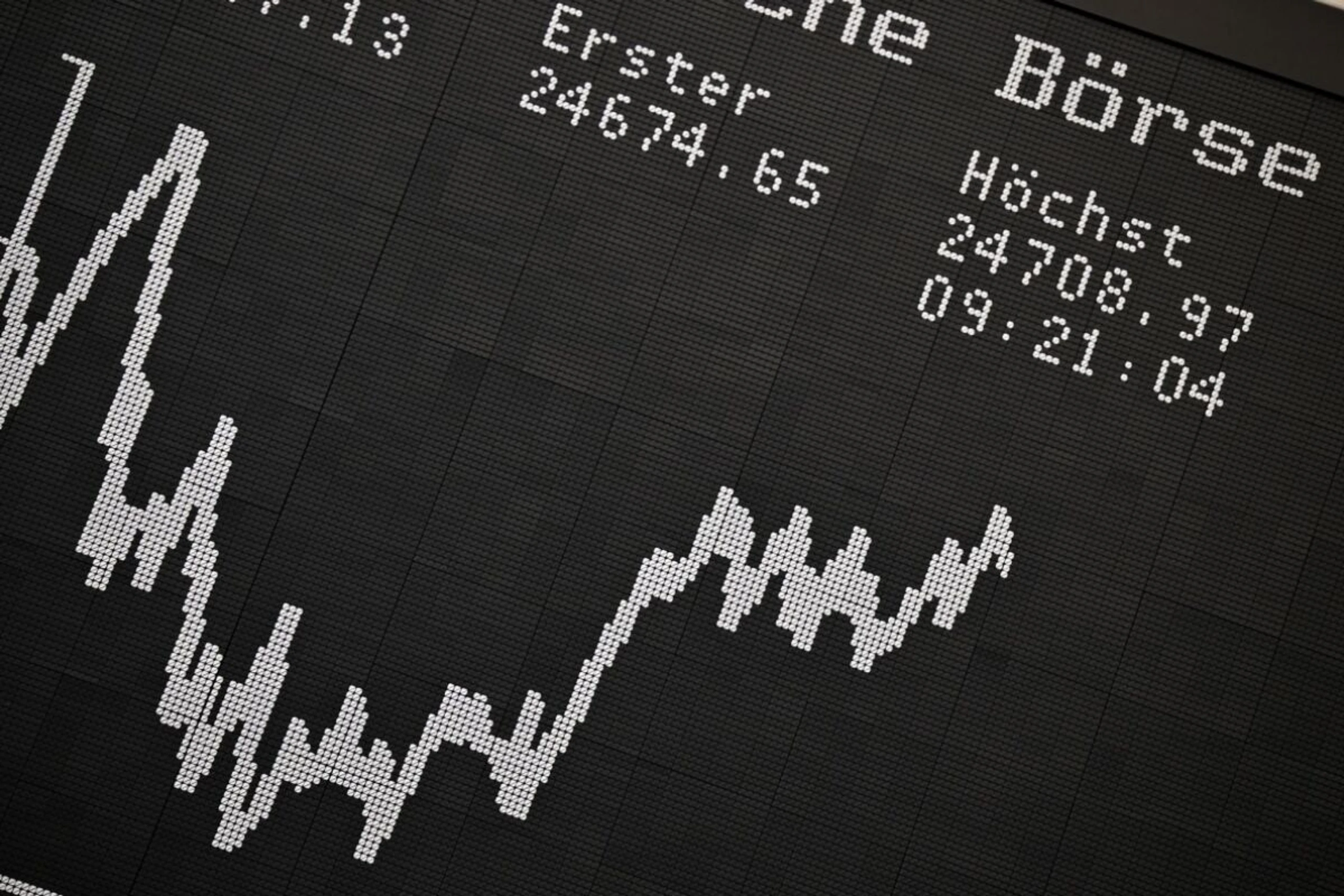 ++ ARCHIVBILD ++ Börsianer erwarten Konjunkturbelebung