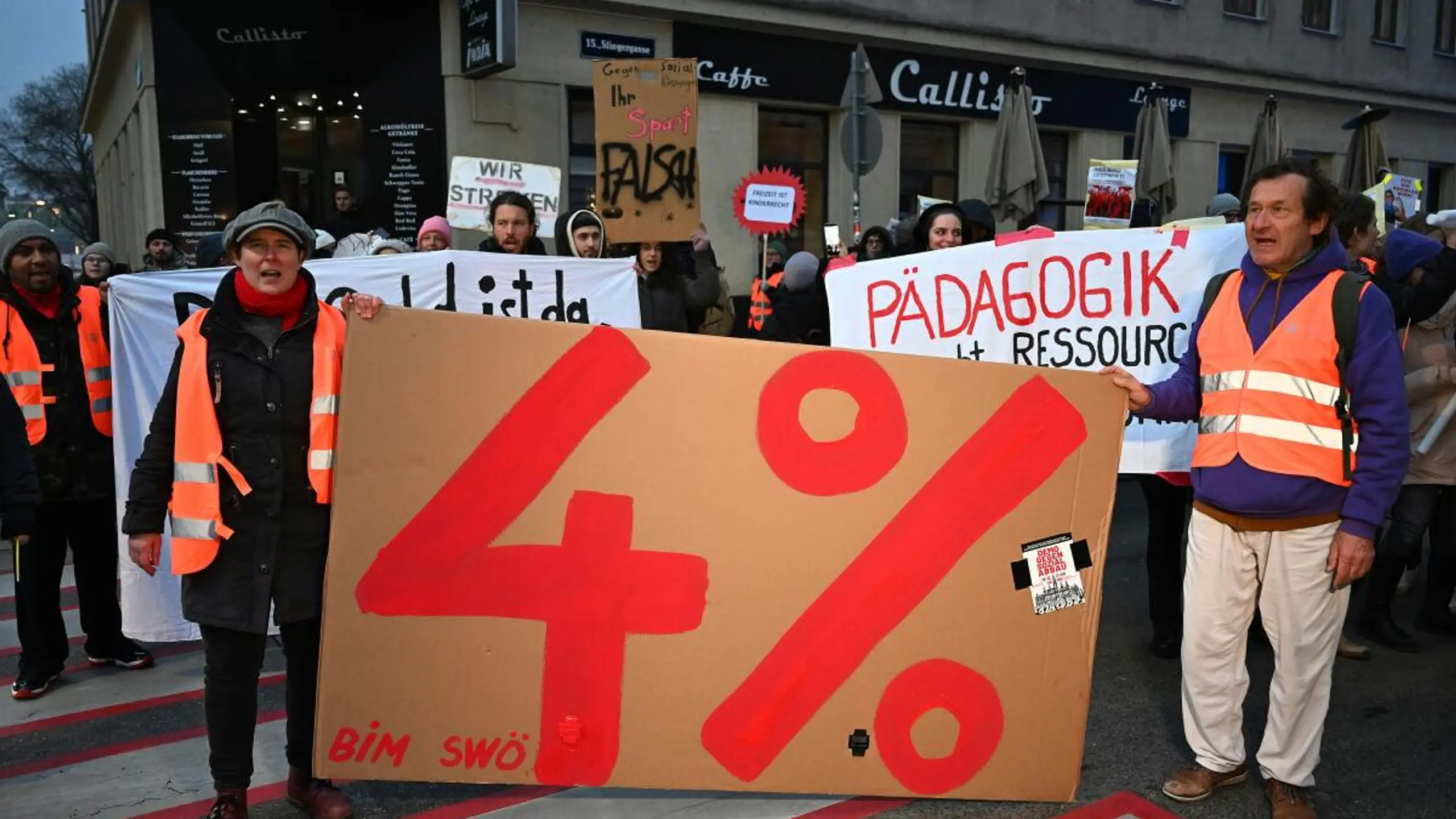 Die Forderung der Arbeitnehmer lautet weiterhin 4 Prozent Lohnerhöhung